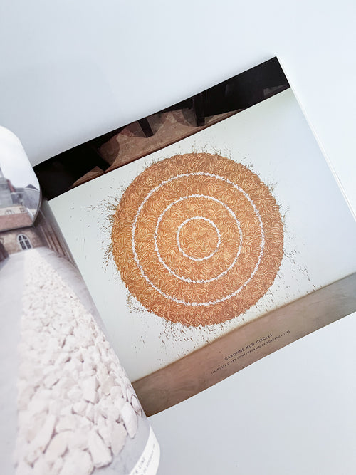 Walking in Circles / Richard Long