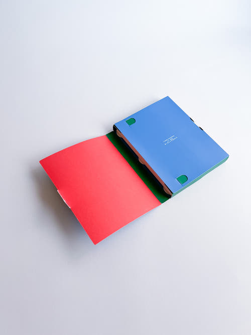 A Guide on Gardening II / Rubén Montesinos