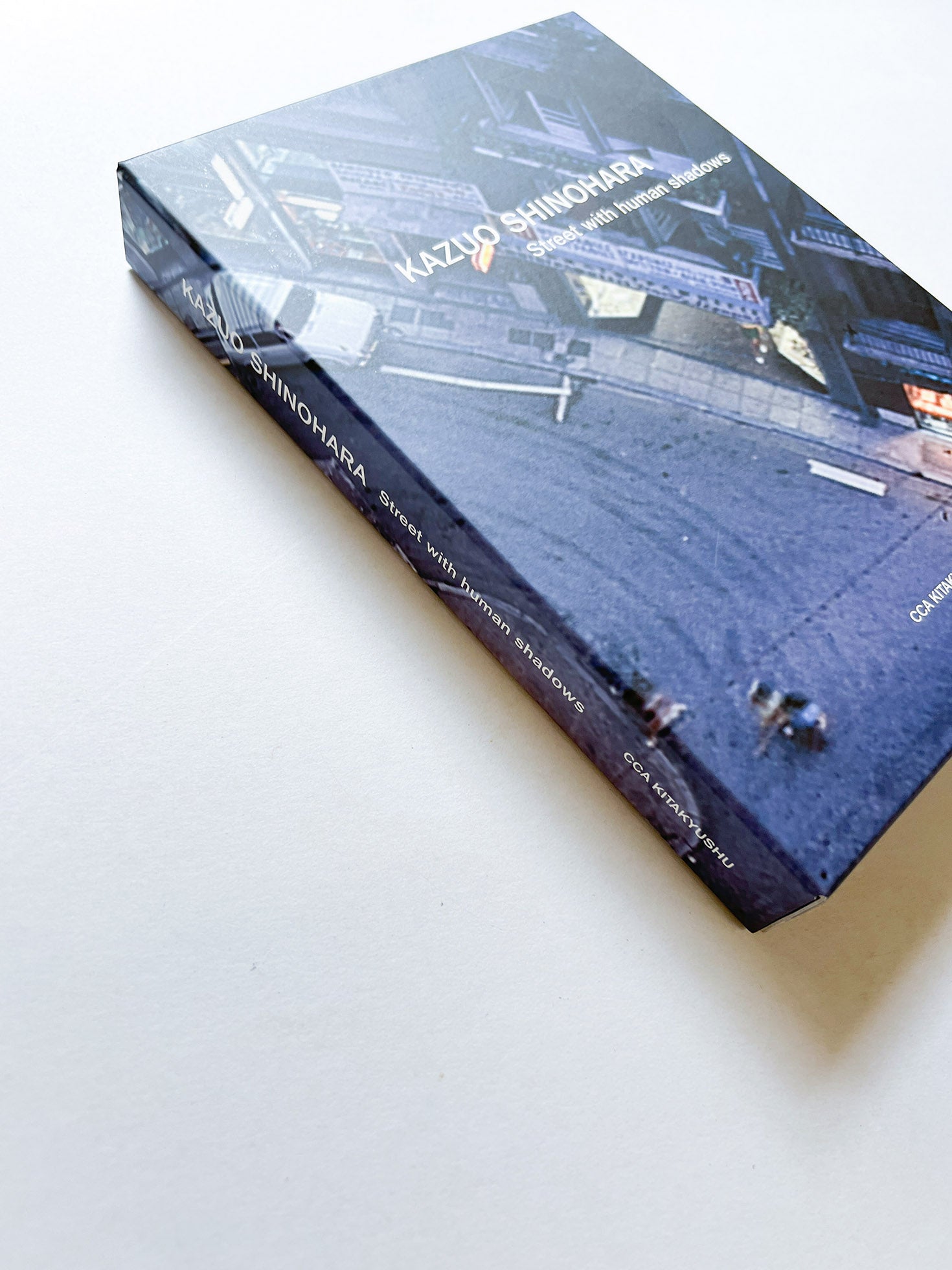 Street with human shadows / Kazuo Shinohara