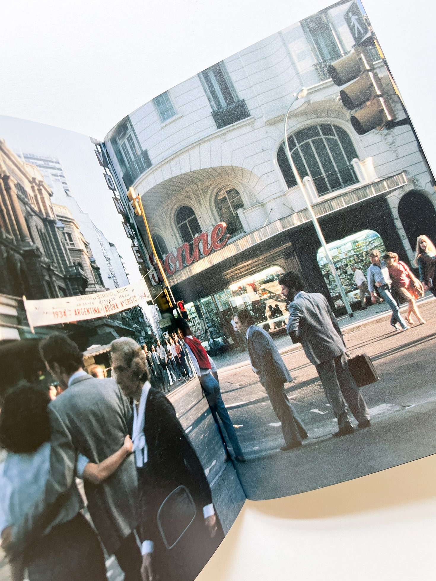 Street with human shadows / Kazuo Shinohara