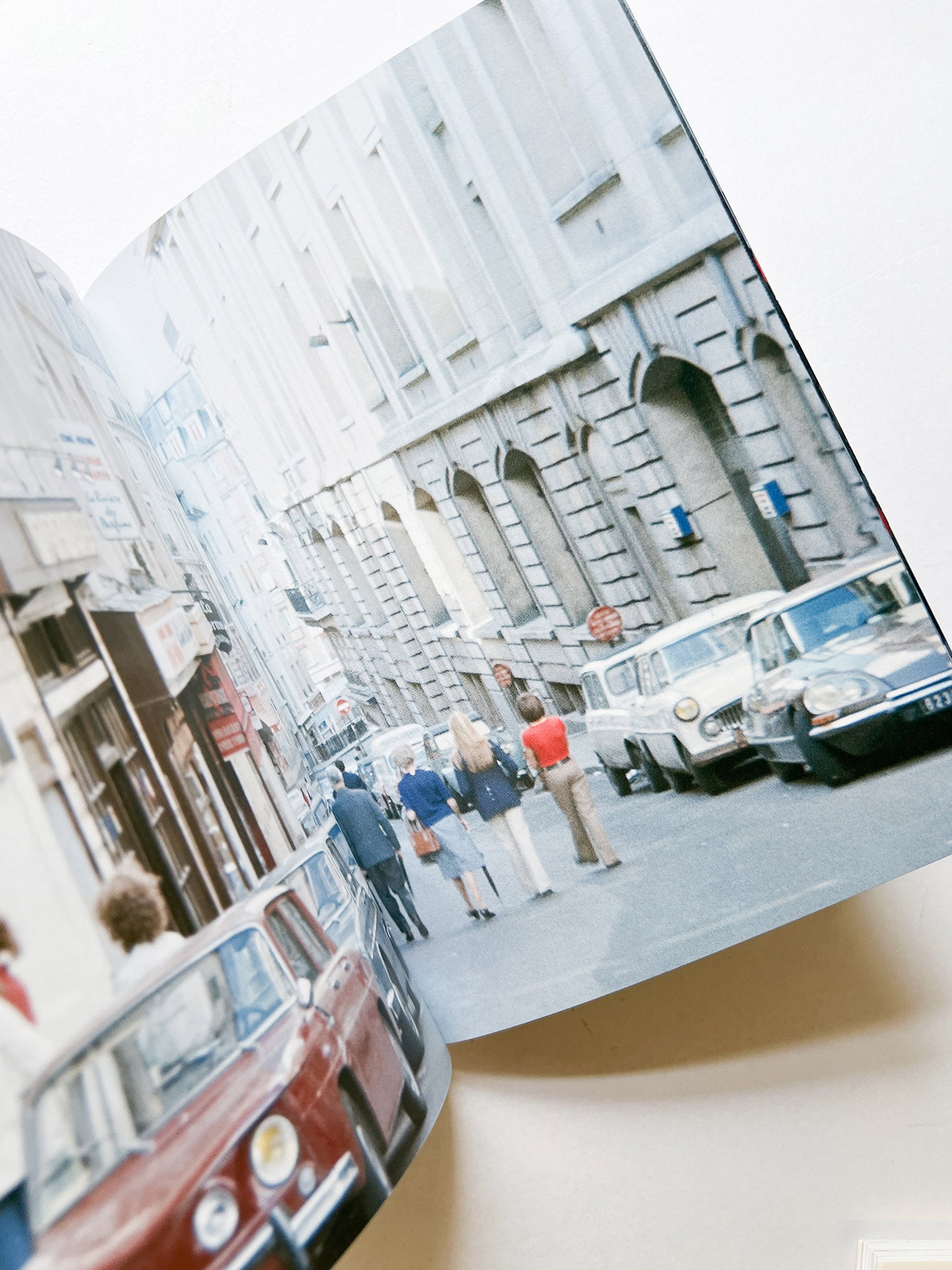 Street with human shadows / Kazuo Shinohara