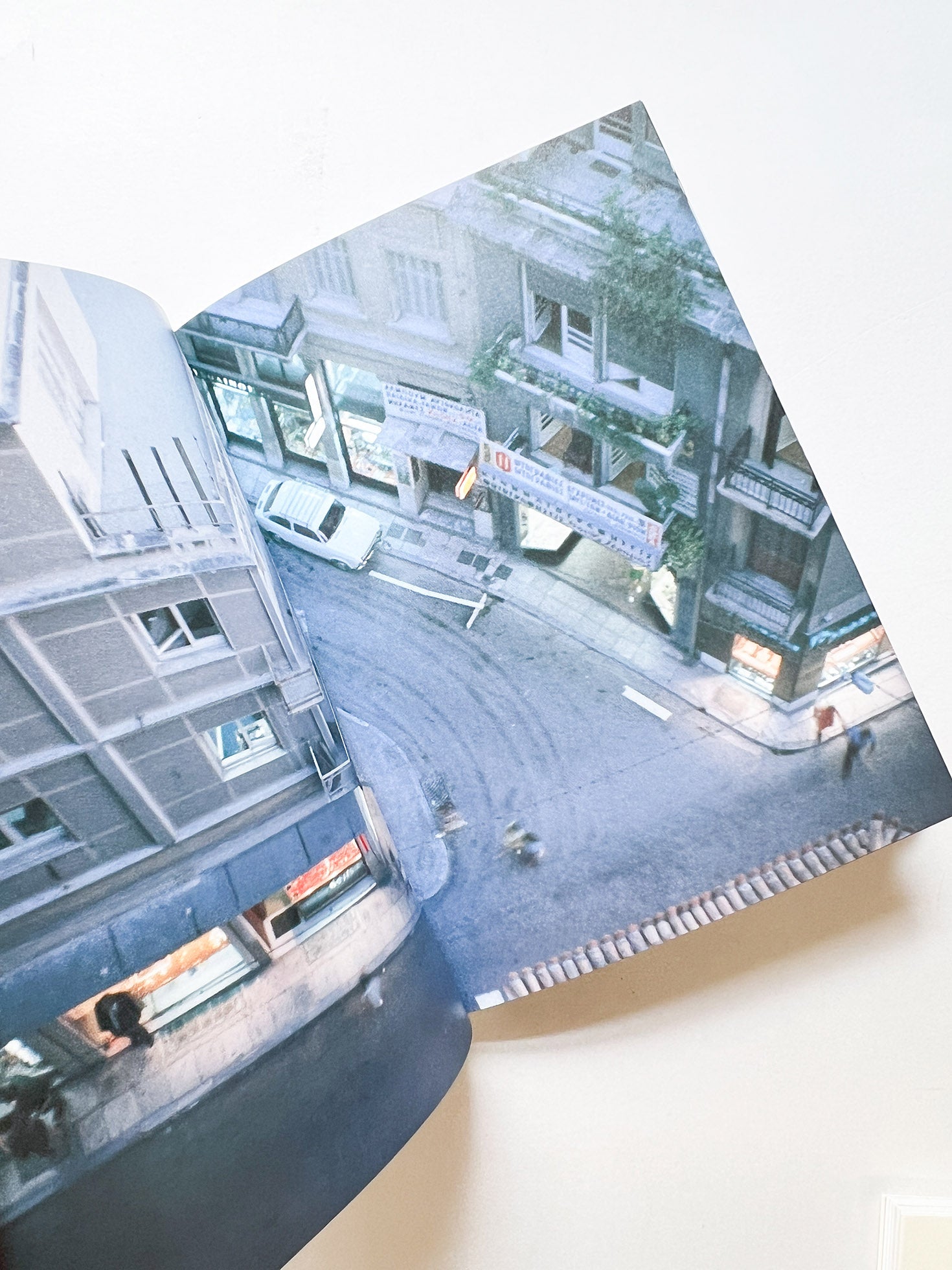 Street with human shadows / Kazuo Shinohara