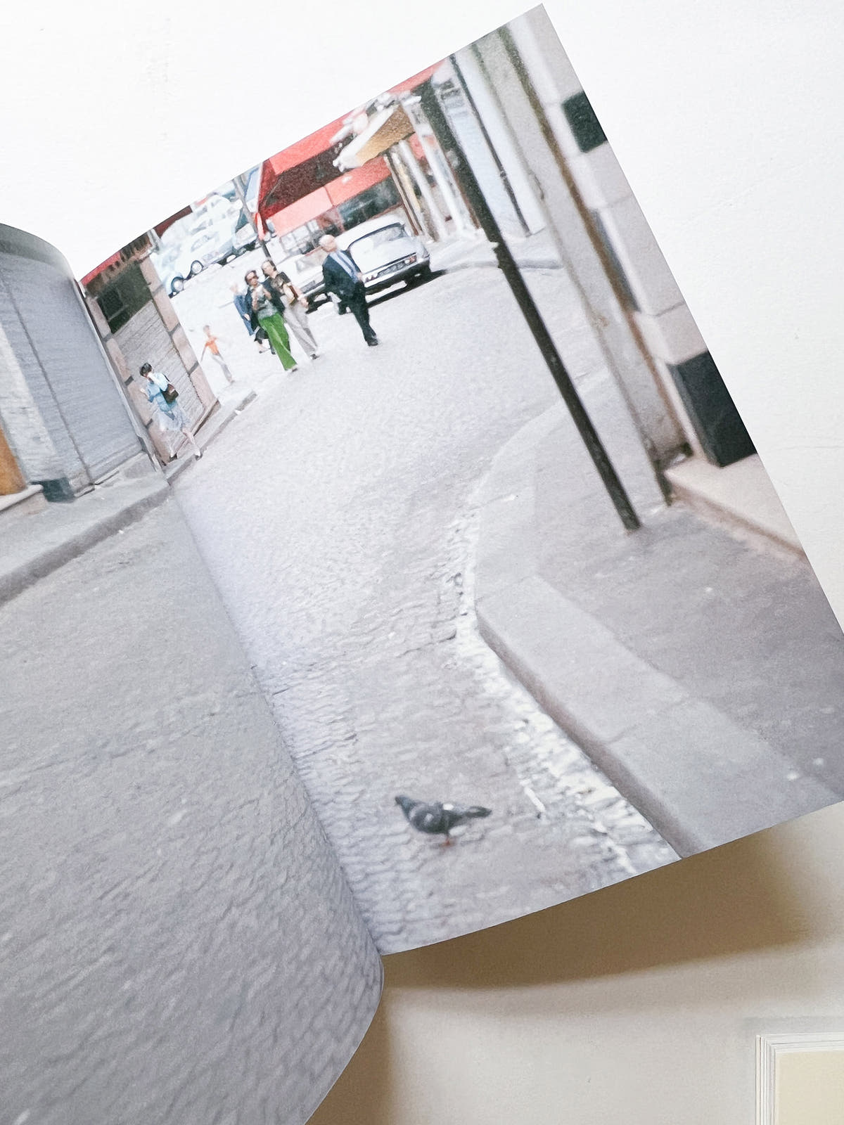 Street with human shadows / Kazuo Shinohara