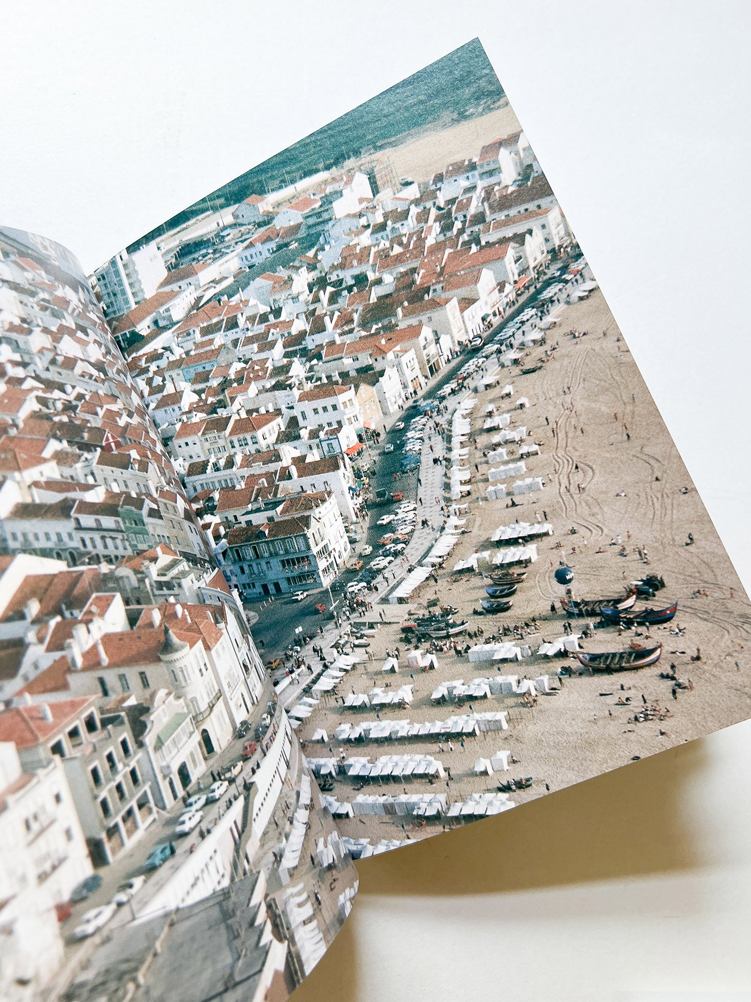 Street with human shadows / Kazuo Shinohara