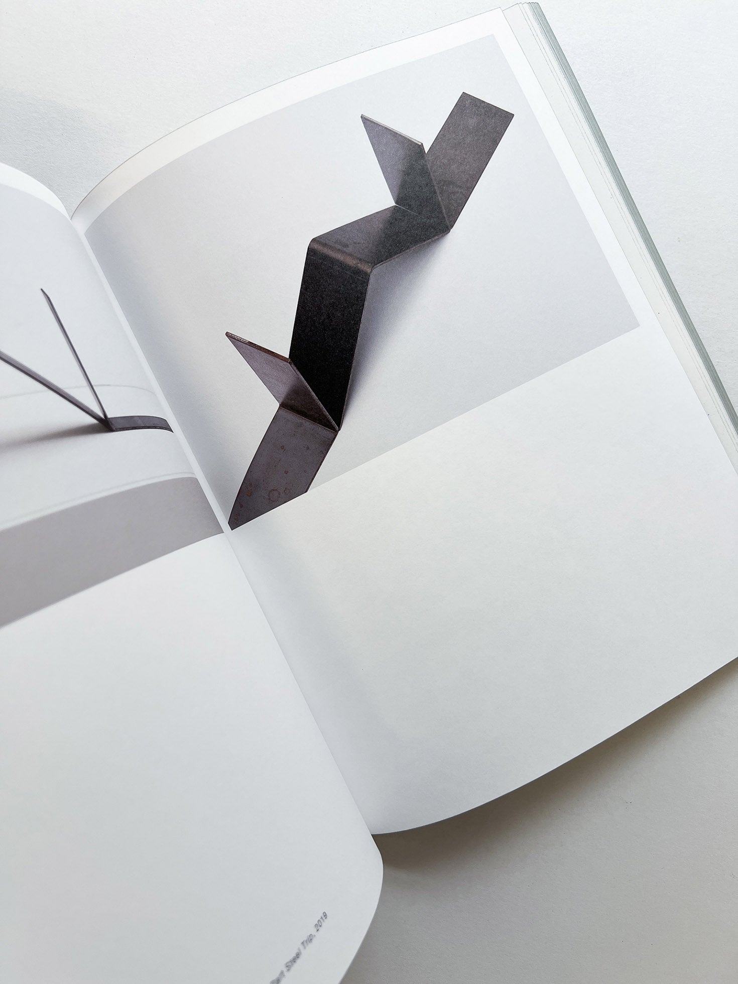 Between Sculpture and Poetry / CARL ANDRE　