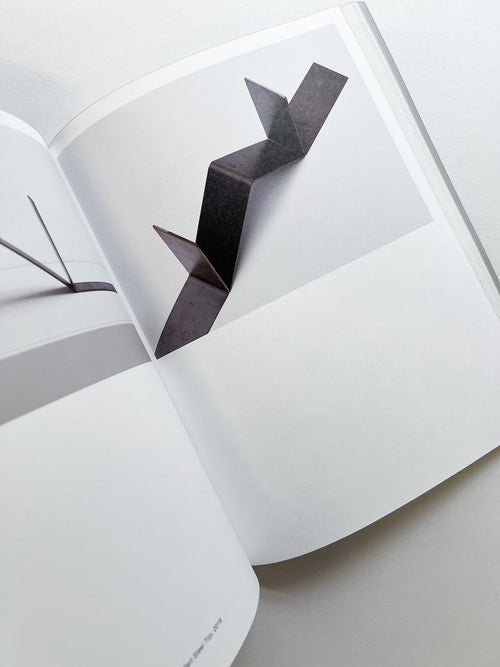 Between Sculpture and Poetry / CARL ANDRE　