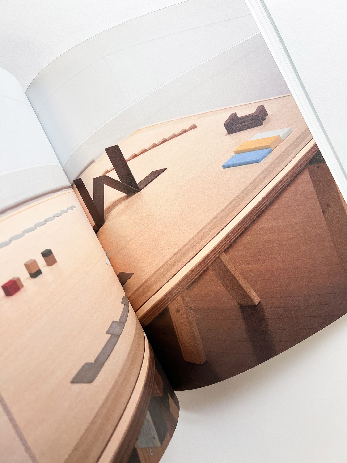 Between Sculpture and Poetry / CARL ANDRE　