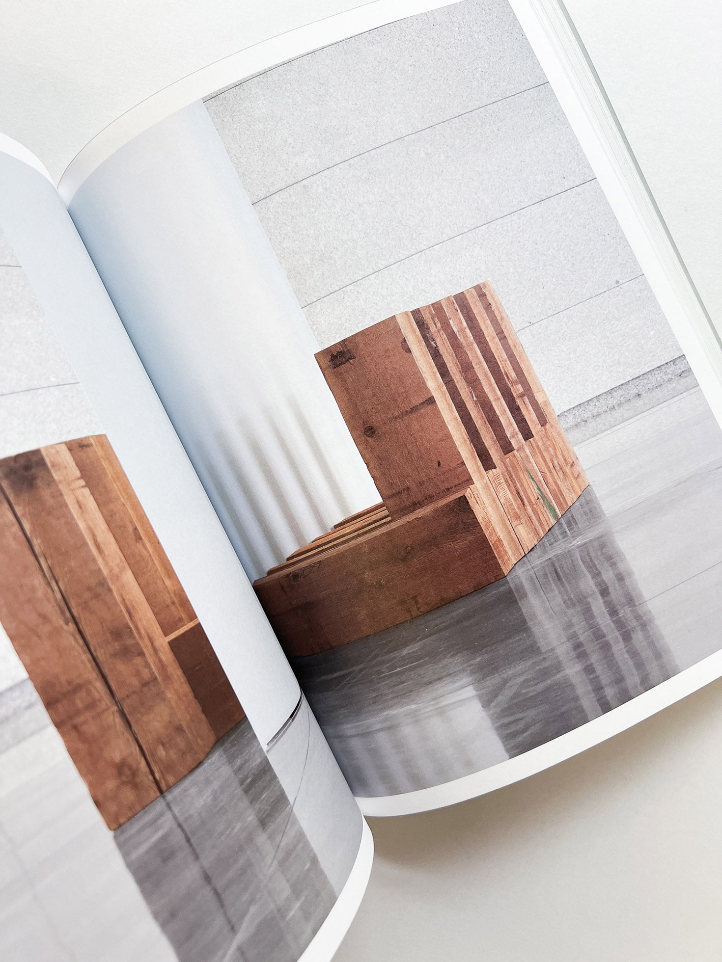 Between Sculpture and Poetry / CARL ANDRE　