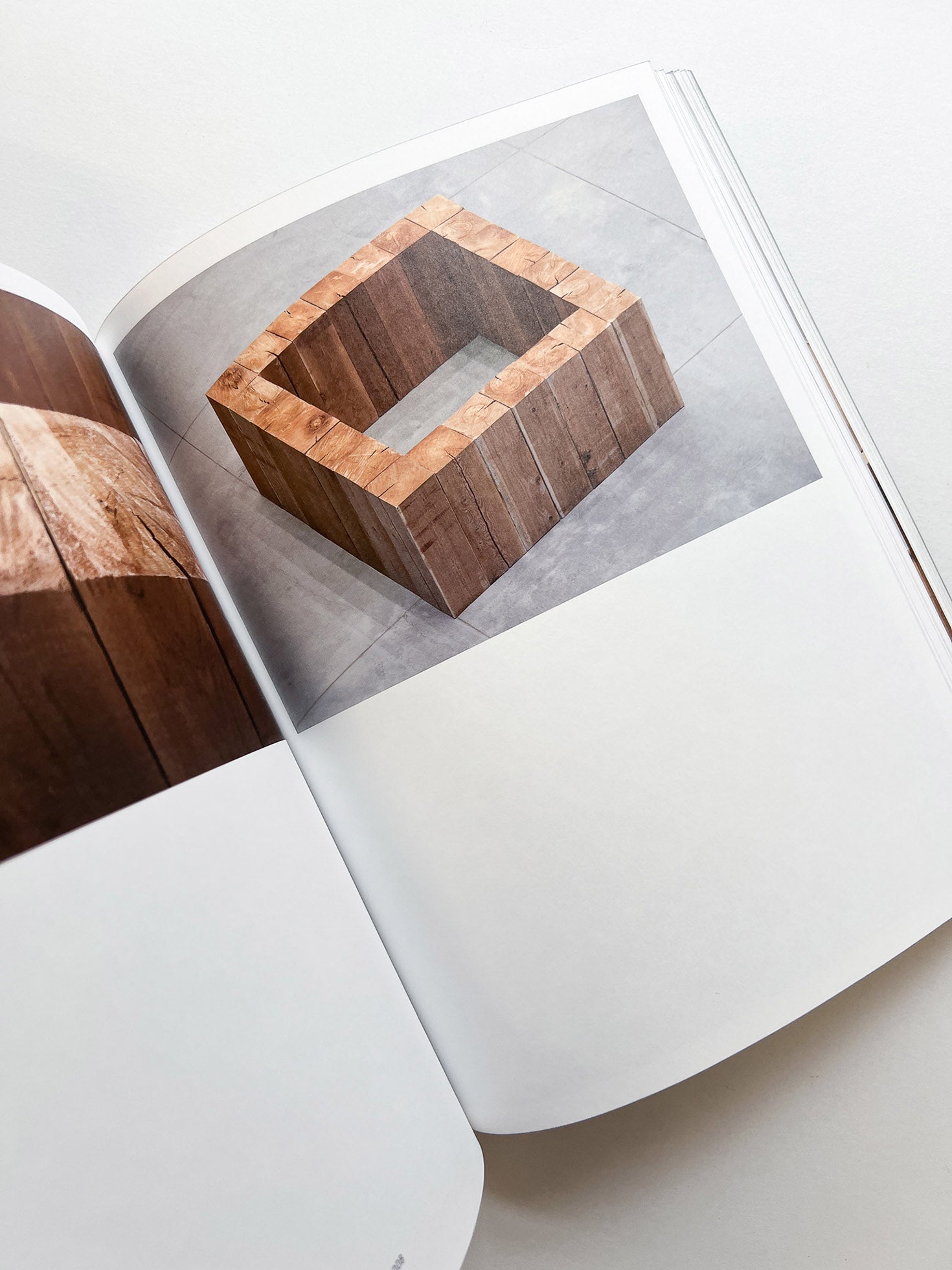 Between Sculpture and Poetry / CARL ANDRE　