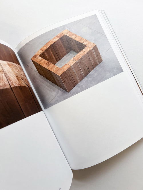 Between Sculpture and Poetry / CARL ANDRE　