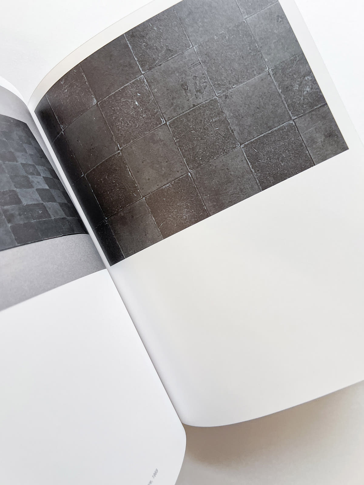 Between Sculpture and Poetry / CARL ANDRE　