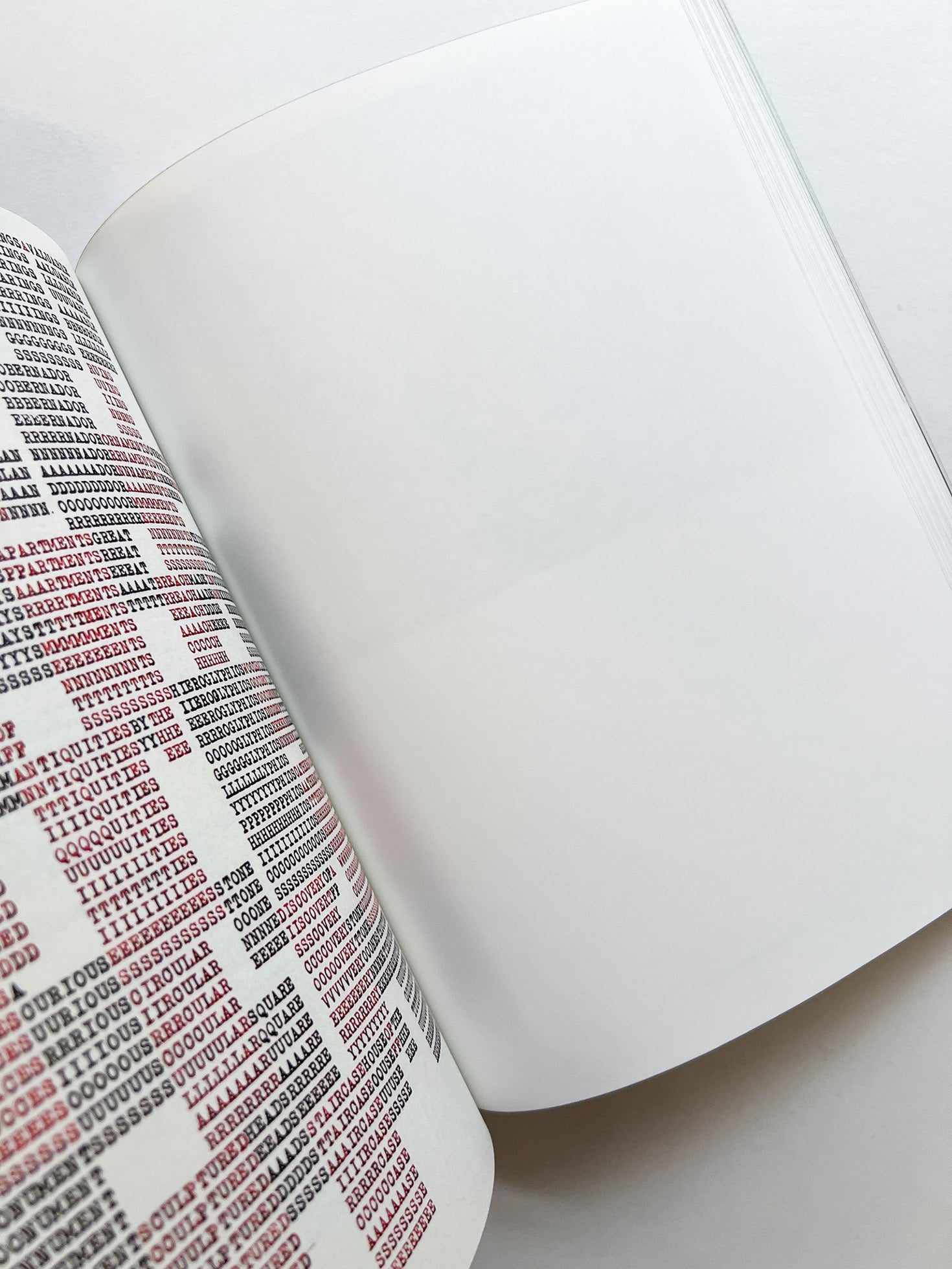 Between Sculpture and Poetry / CARL ANDRE　