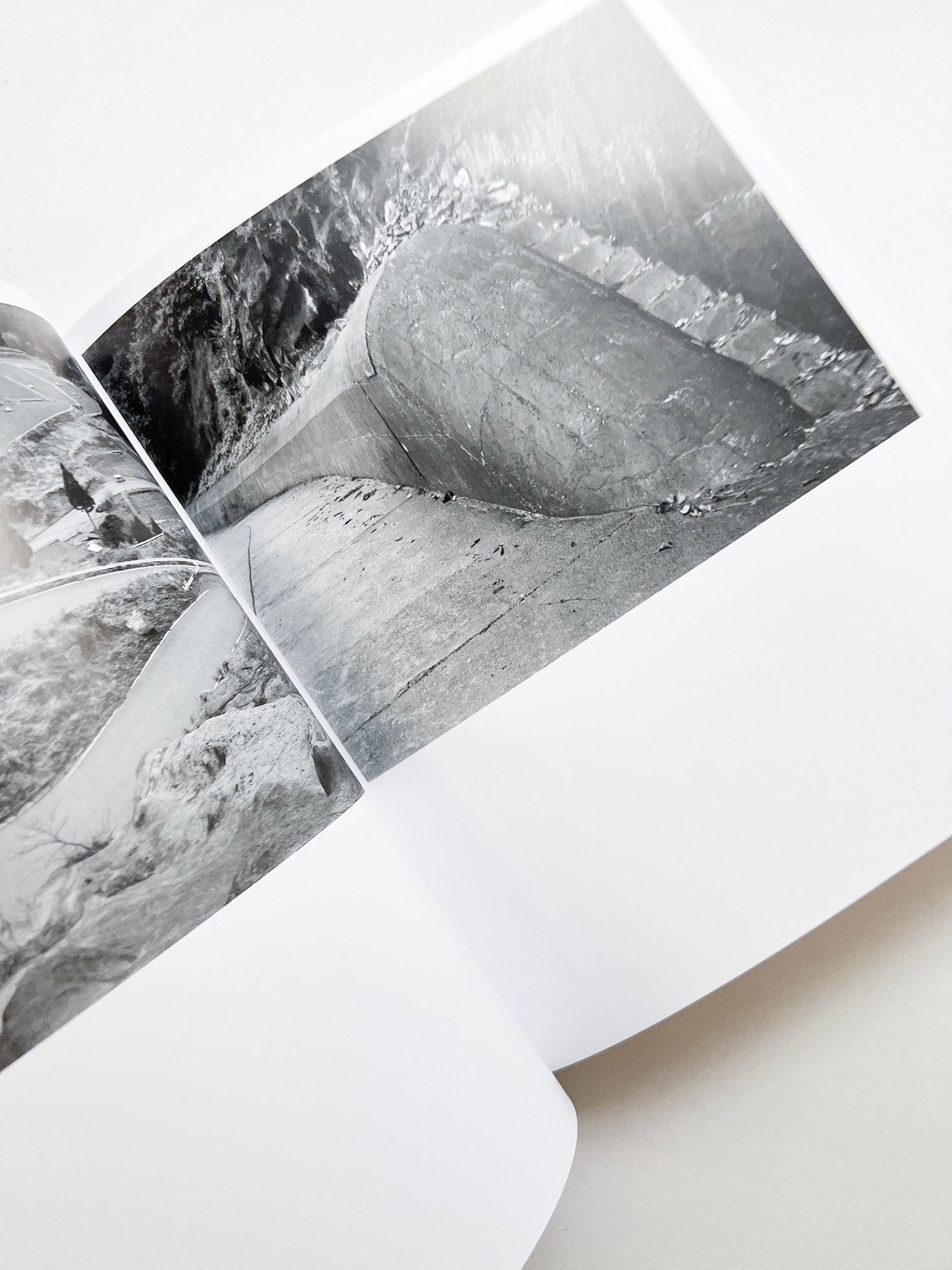 JAPAN / Toshio Shibata [SIGNED]