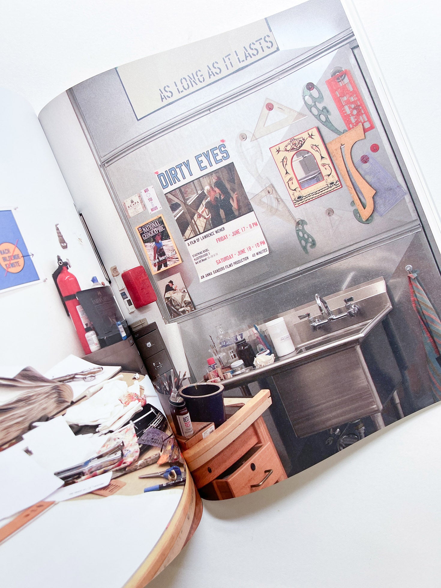 Written on the wind: Lawrence Weiner Drawings