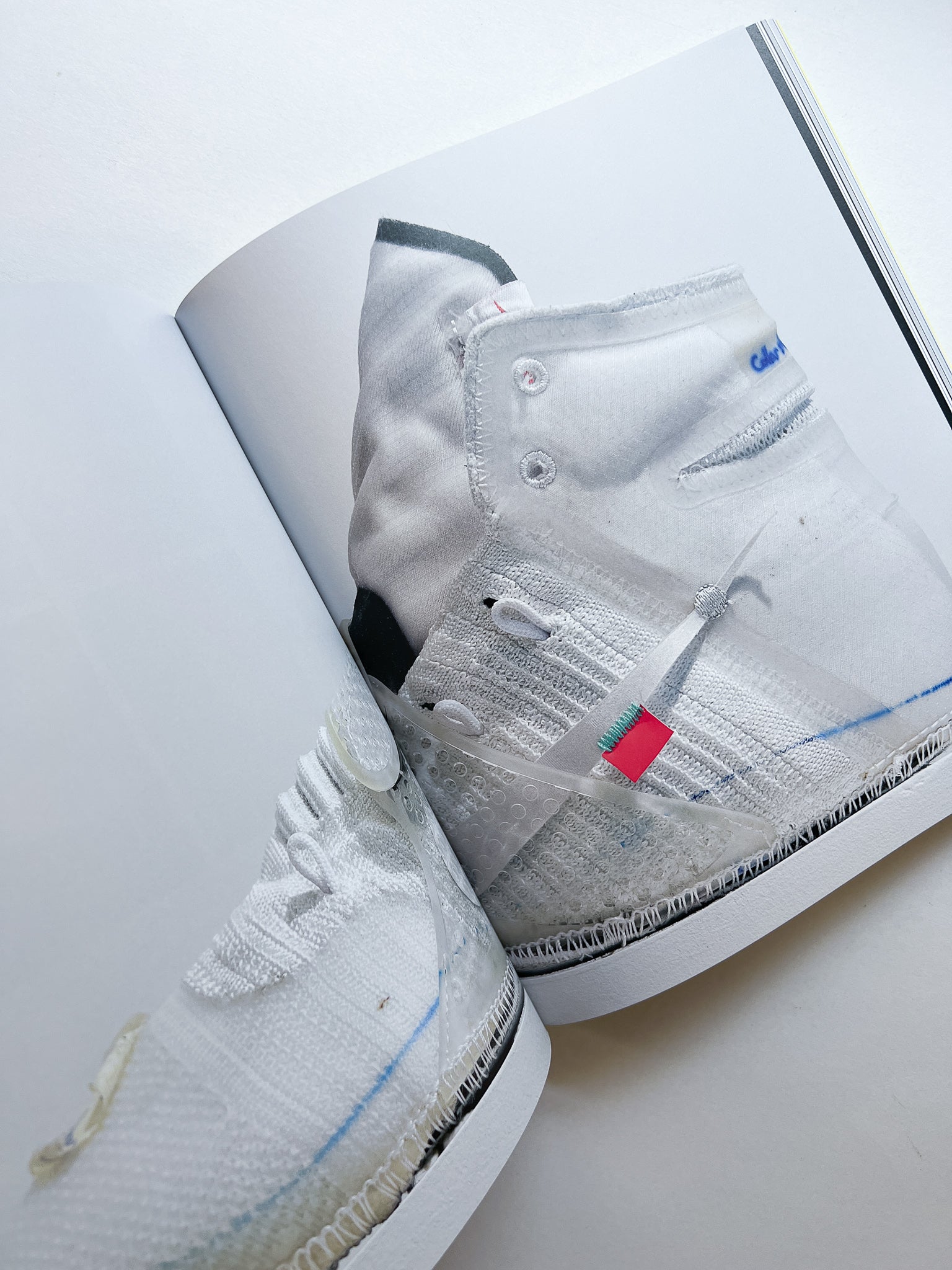 Virgil Abloh. Nike. ICONS - 本 屋 青 旗 Ao-Hata Bookstore