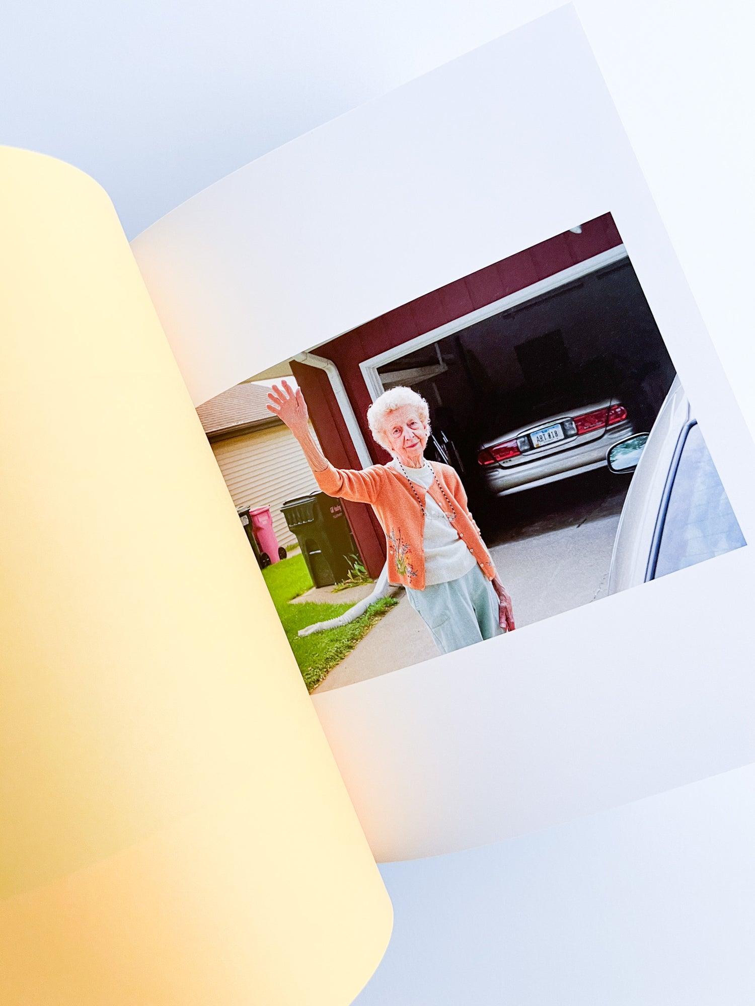 LEAVING AND WAVING / Deanna Dikeman [REPRINTED EDITION]