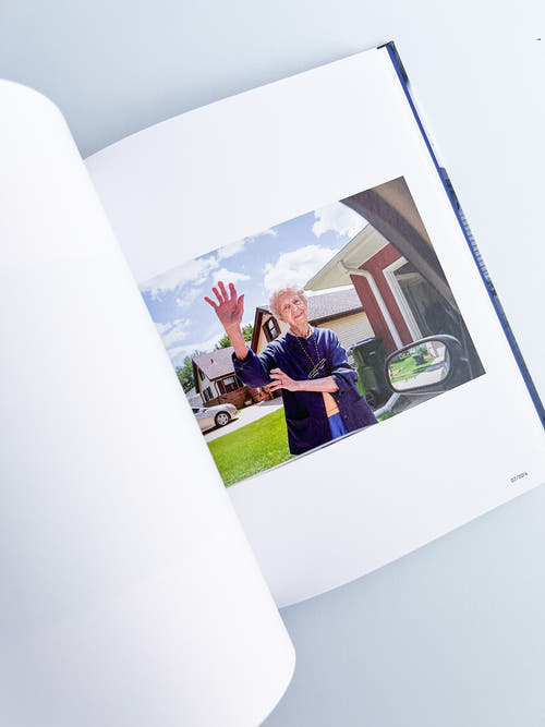 LEAVING AND WAVING / Deanna Dikeman [REPRINTED EDITION]