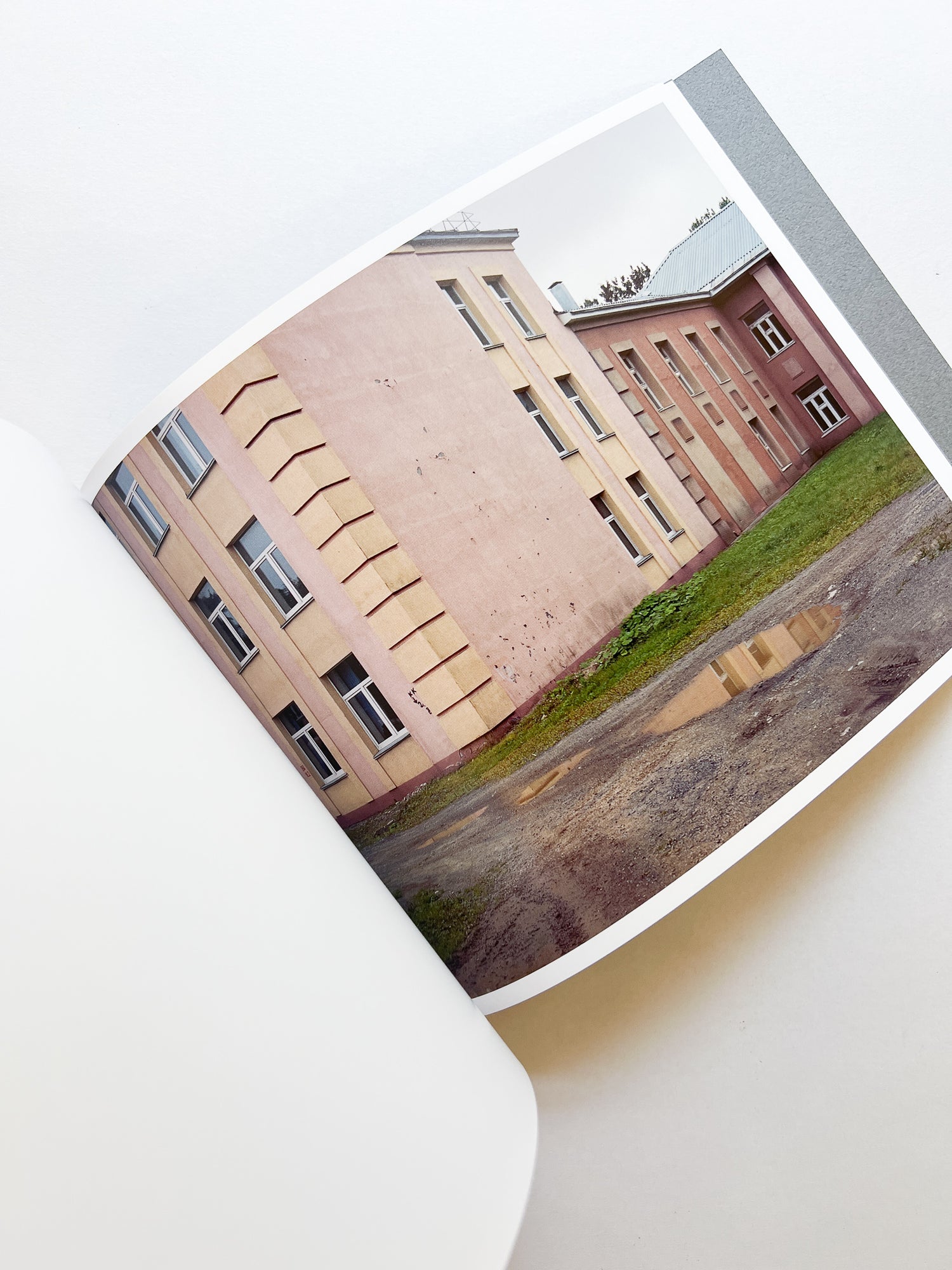 場所 A Place / Hideki Makiguchi