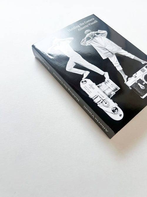 HOLDING THE CAMERA / Alberto Vieceli