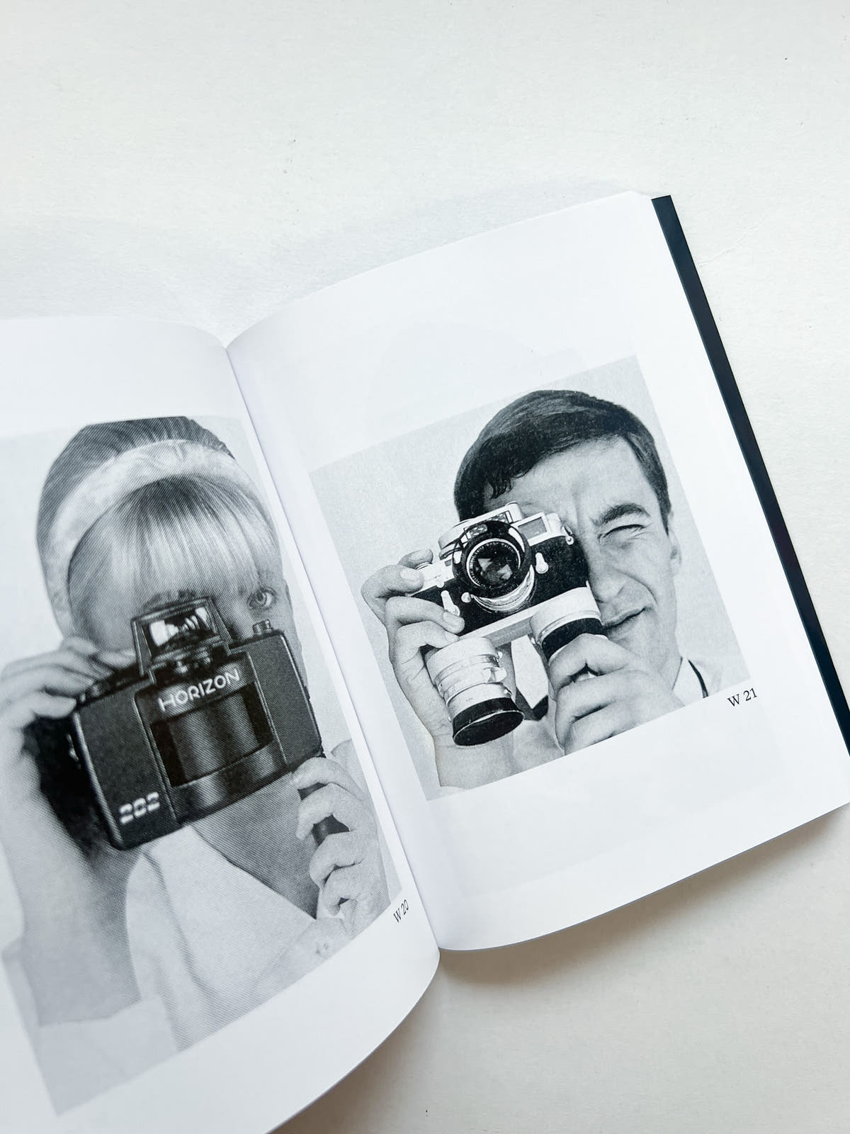HOLDING THE CAMERA / Alberto Vieceli