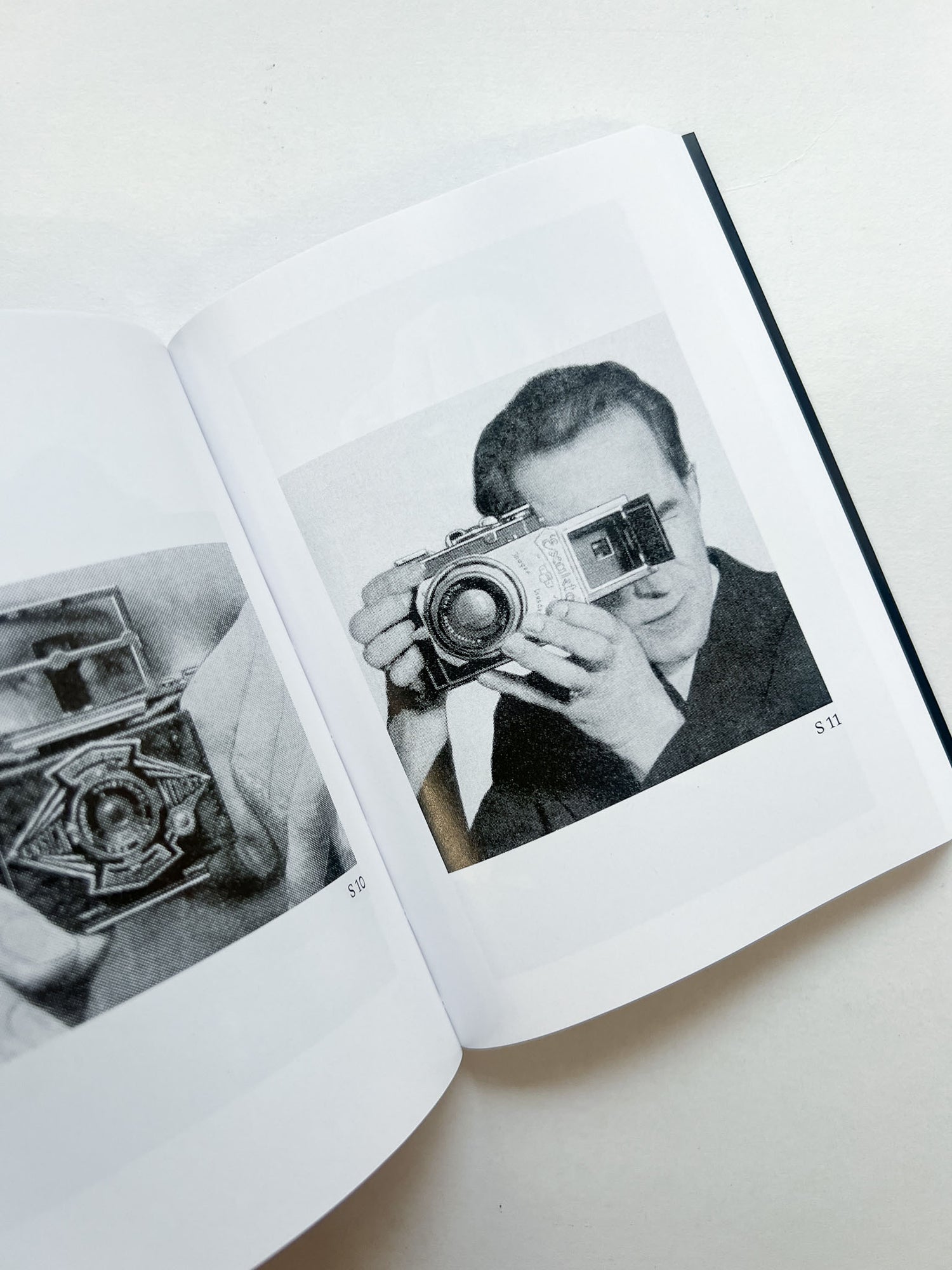 HOLDING THE CAMERA / Alberto Vieceli