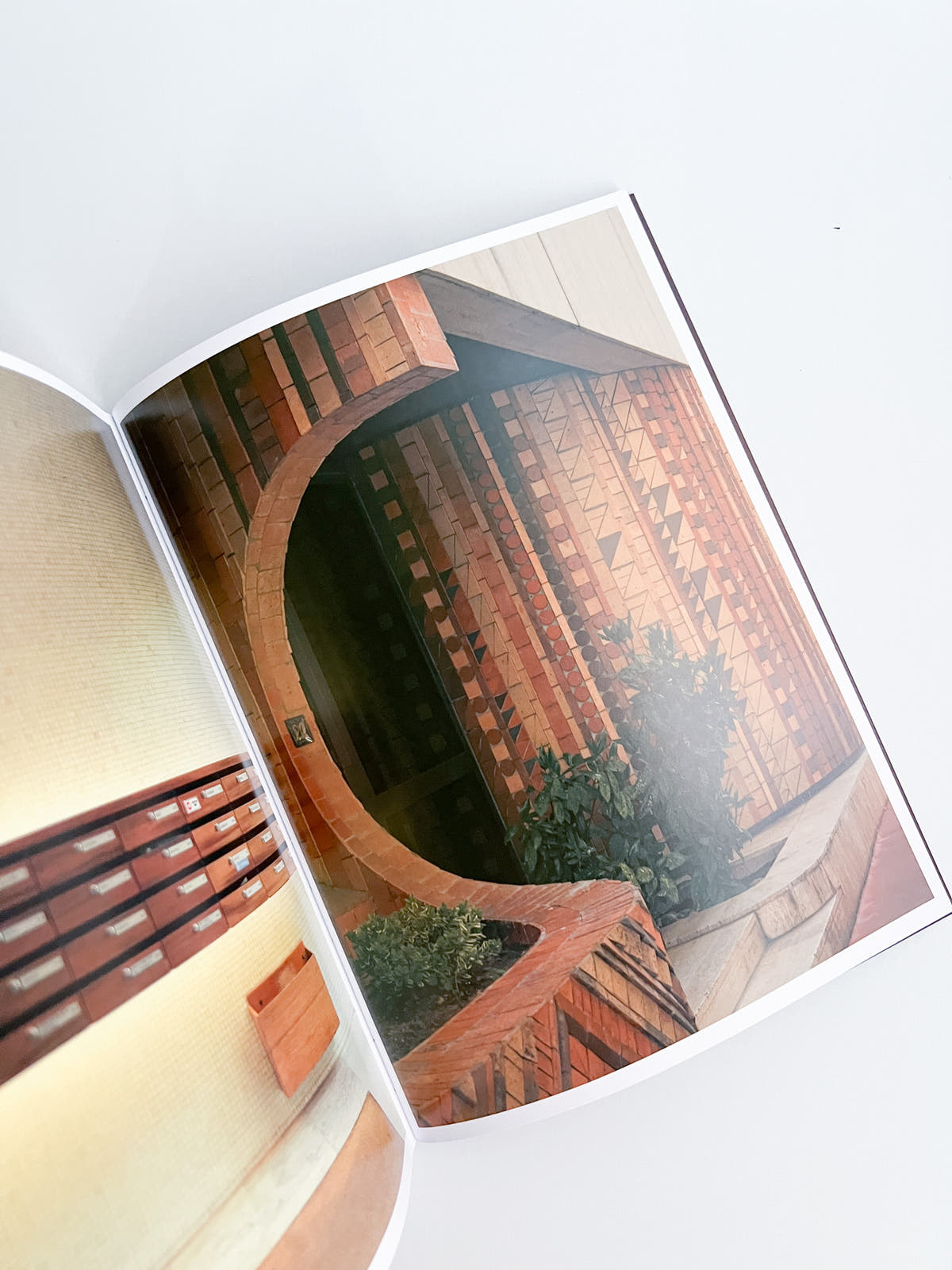 HALLWAYS / Romain Laprade