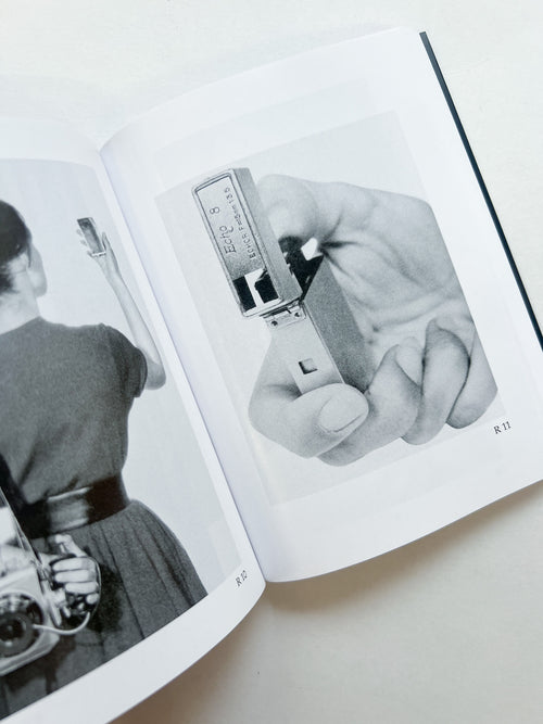 HOLDING THE CAMERA / Alberto Vieceli