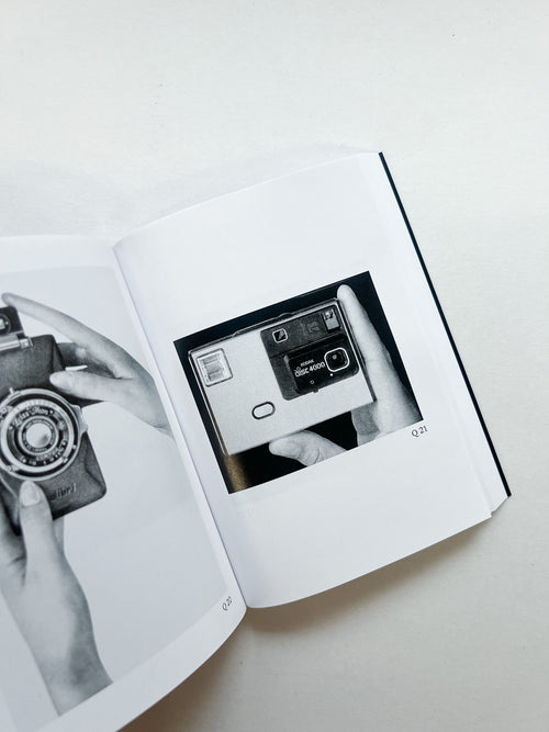 HOLDING THE CAMERA / Alberto Vieceli