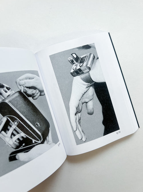 HOLDING THE CAMERA / Alberto Vieceli