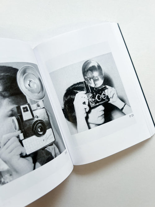 HOLDING THE CAMERA / Alberto Vieceli