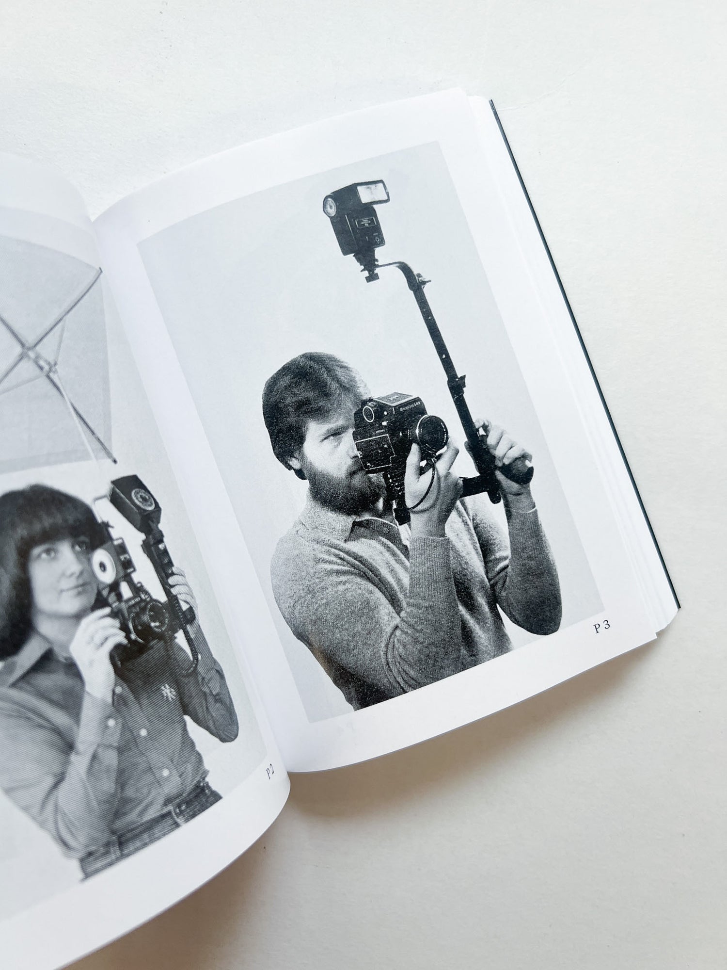 HOLDING THE CAMERA / Alberto Vieceli