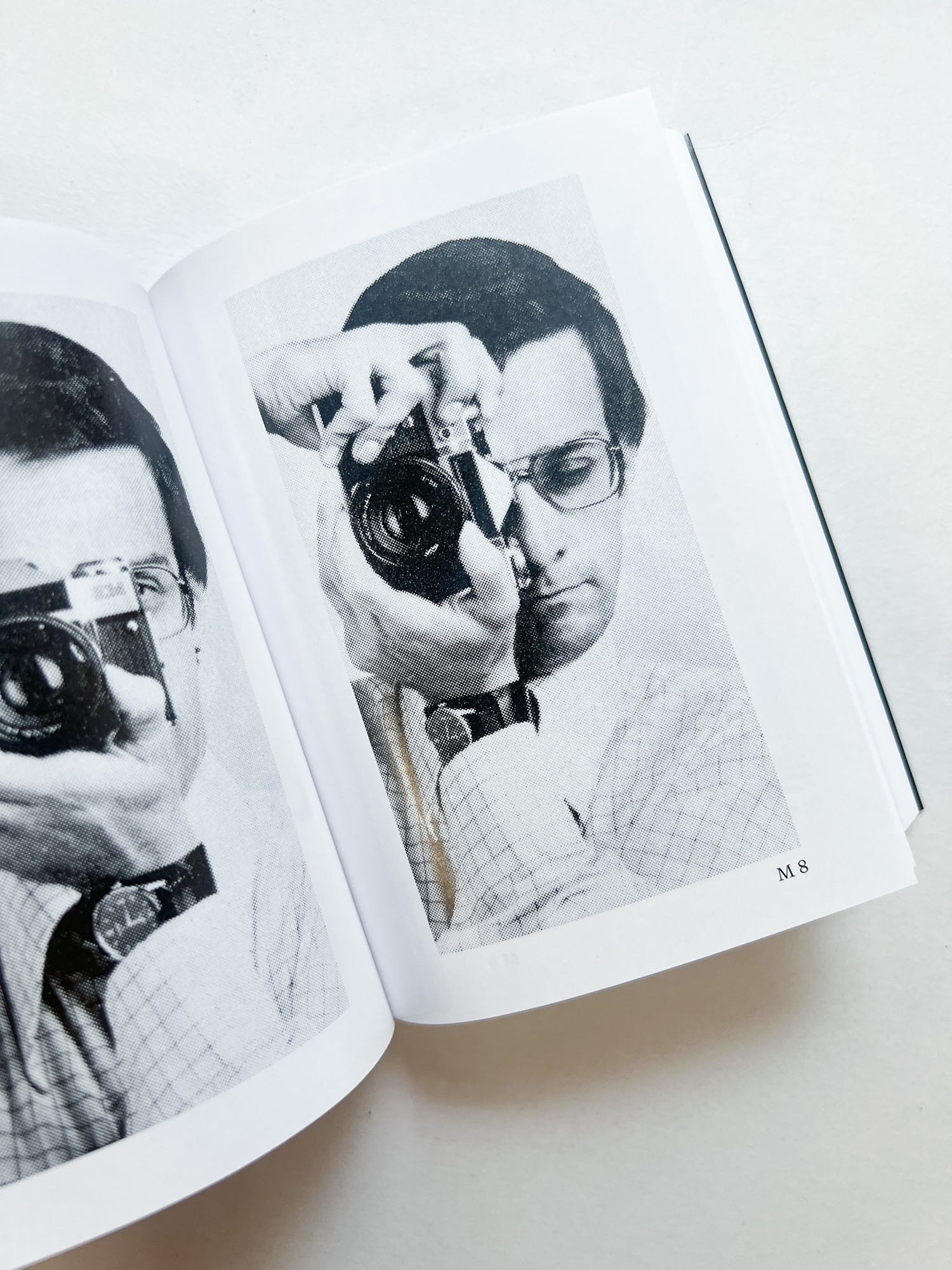 HOLDING THE CAMERA / Alberto Vieceli