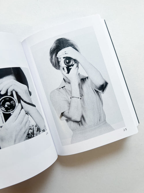 HOLDING THE CAMERA / Alberto Vieceli