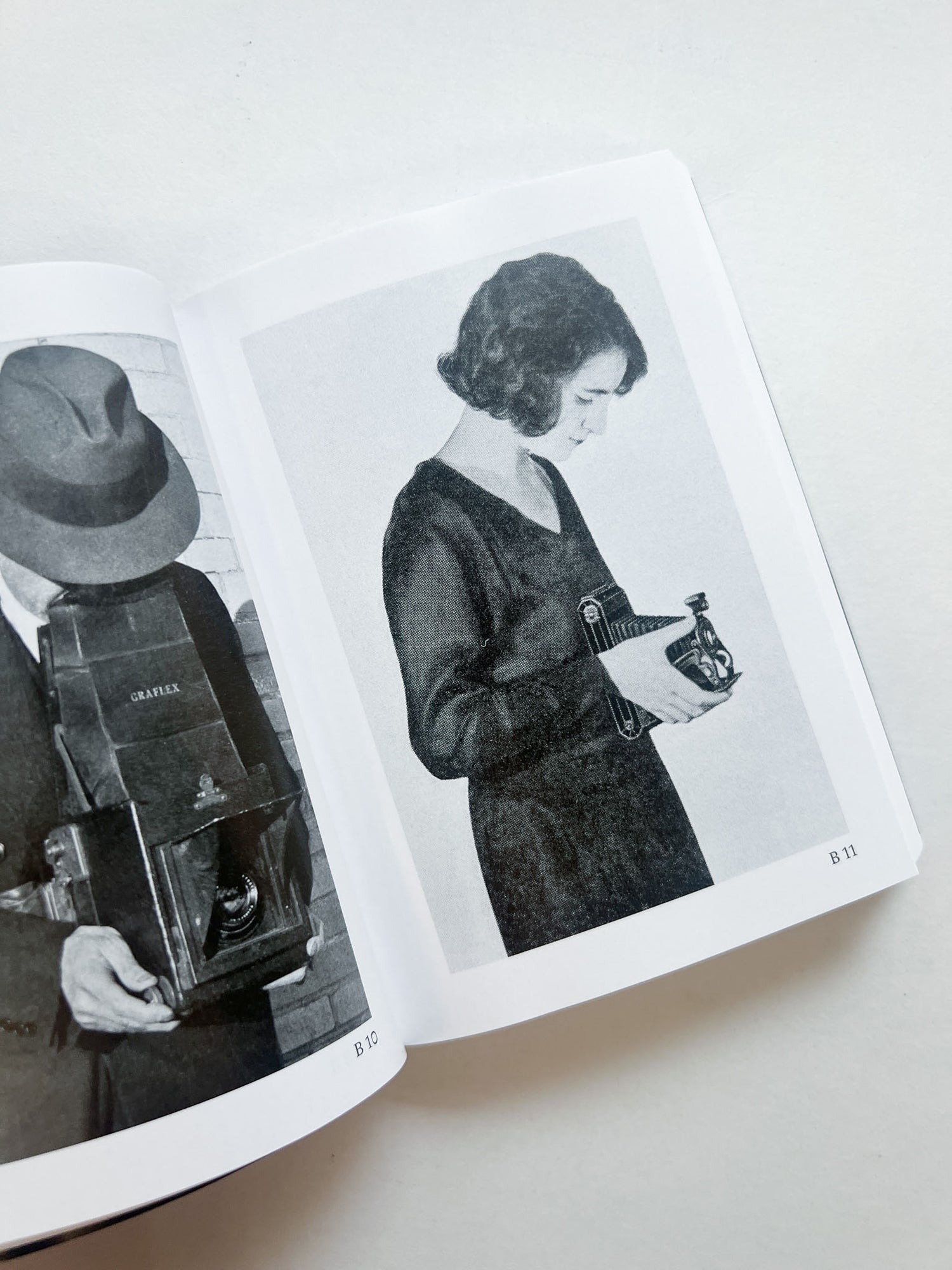 HOLDING THE CAMERA / Alberto Vieceli