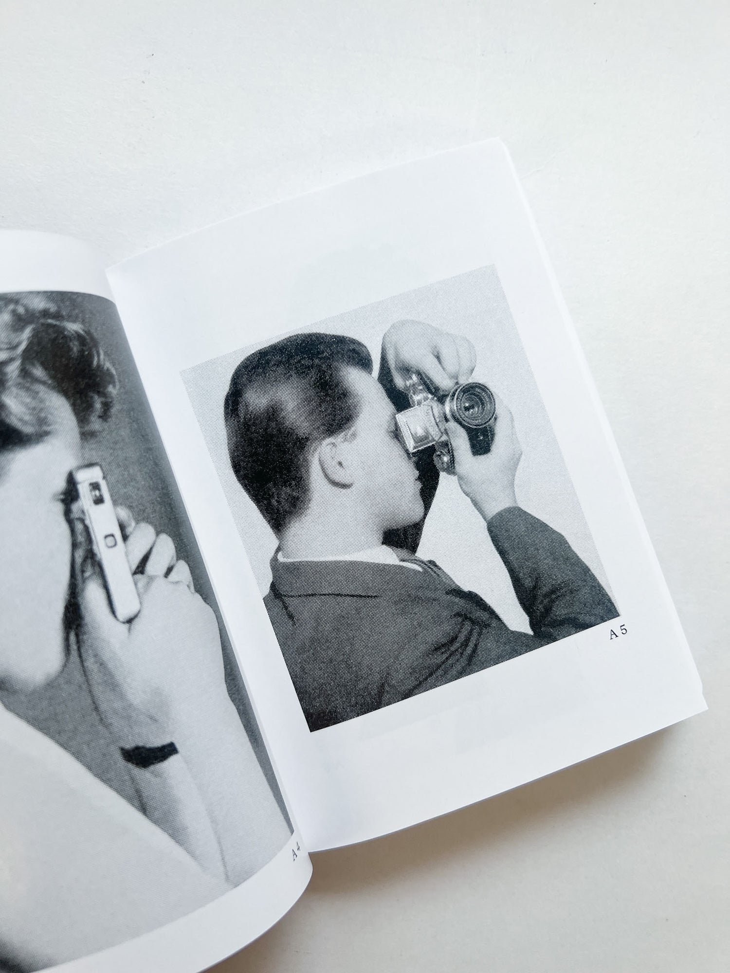 HOLDING THE CAMERA / Alberto Vieceli