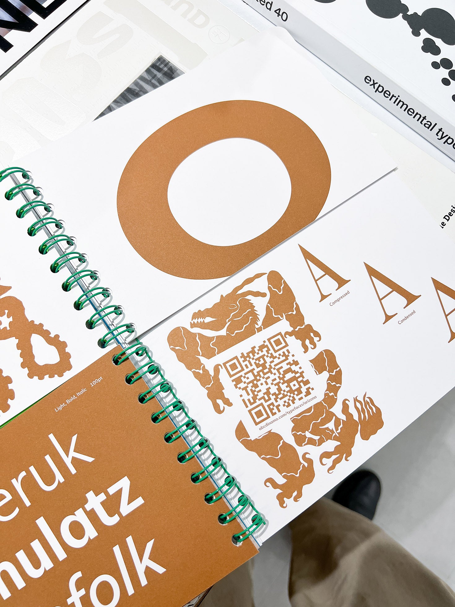 THE ARIZONA TYPE SPECIMEN 2 / Dinamo