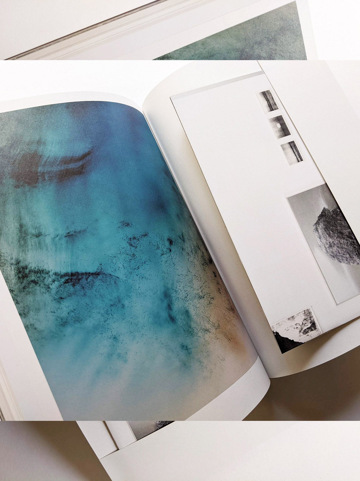 SOUND IS LIQUID / Wolfgang Tillmans