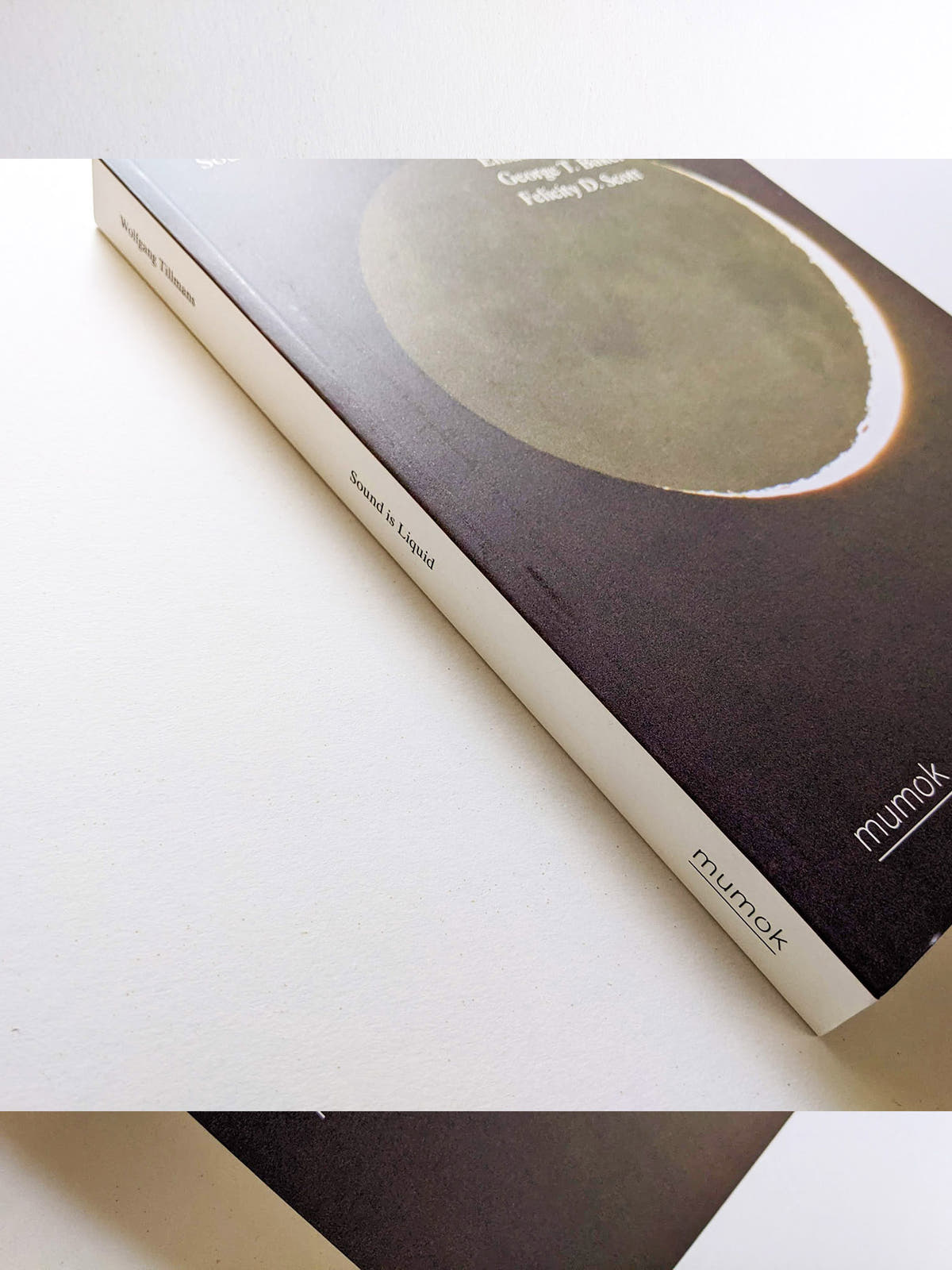 SOUND IS LIQUID / Wolfgang Tillmans