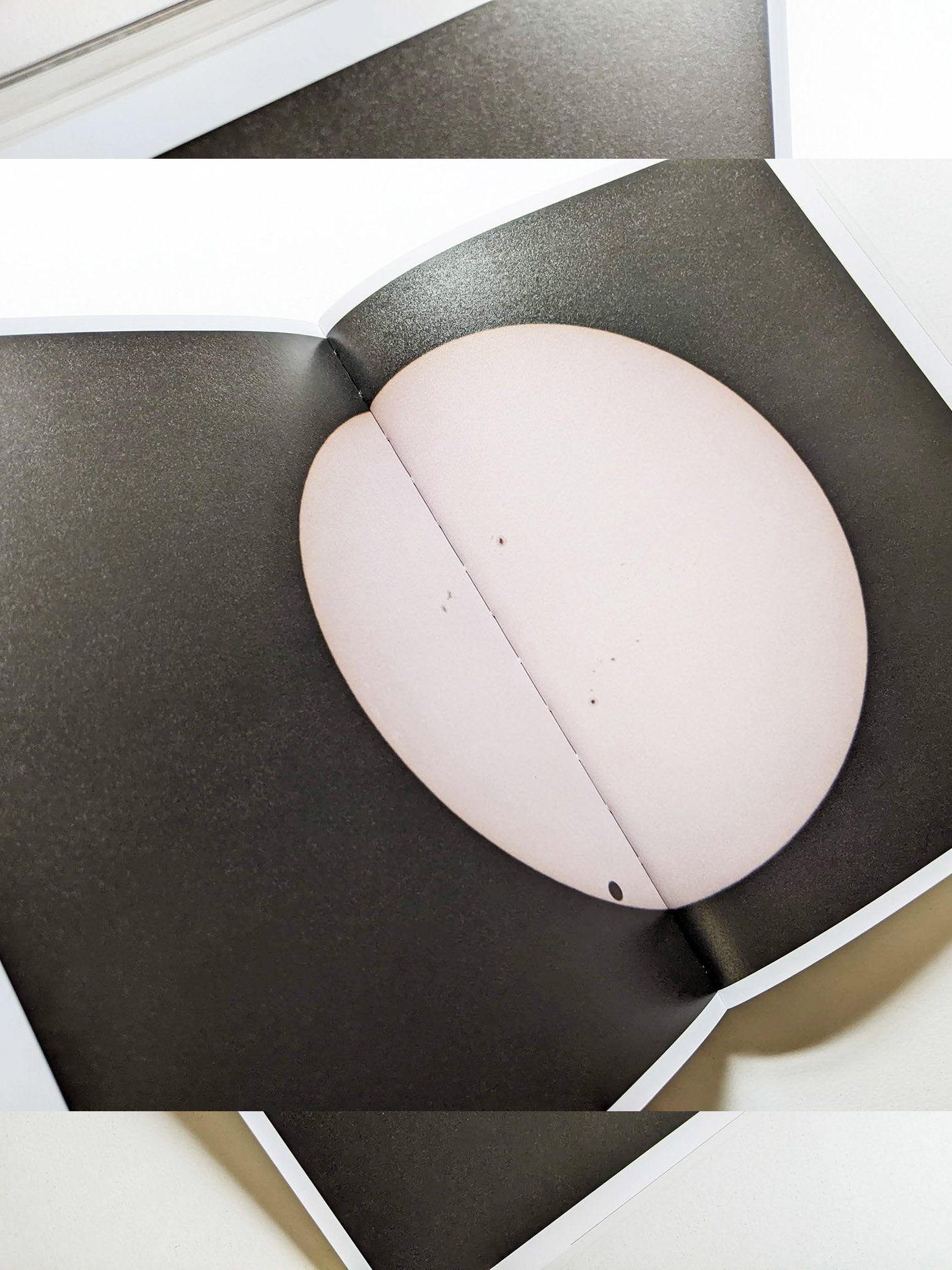 SOUND IS LIQUID / Wolfgang Tillmans