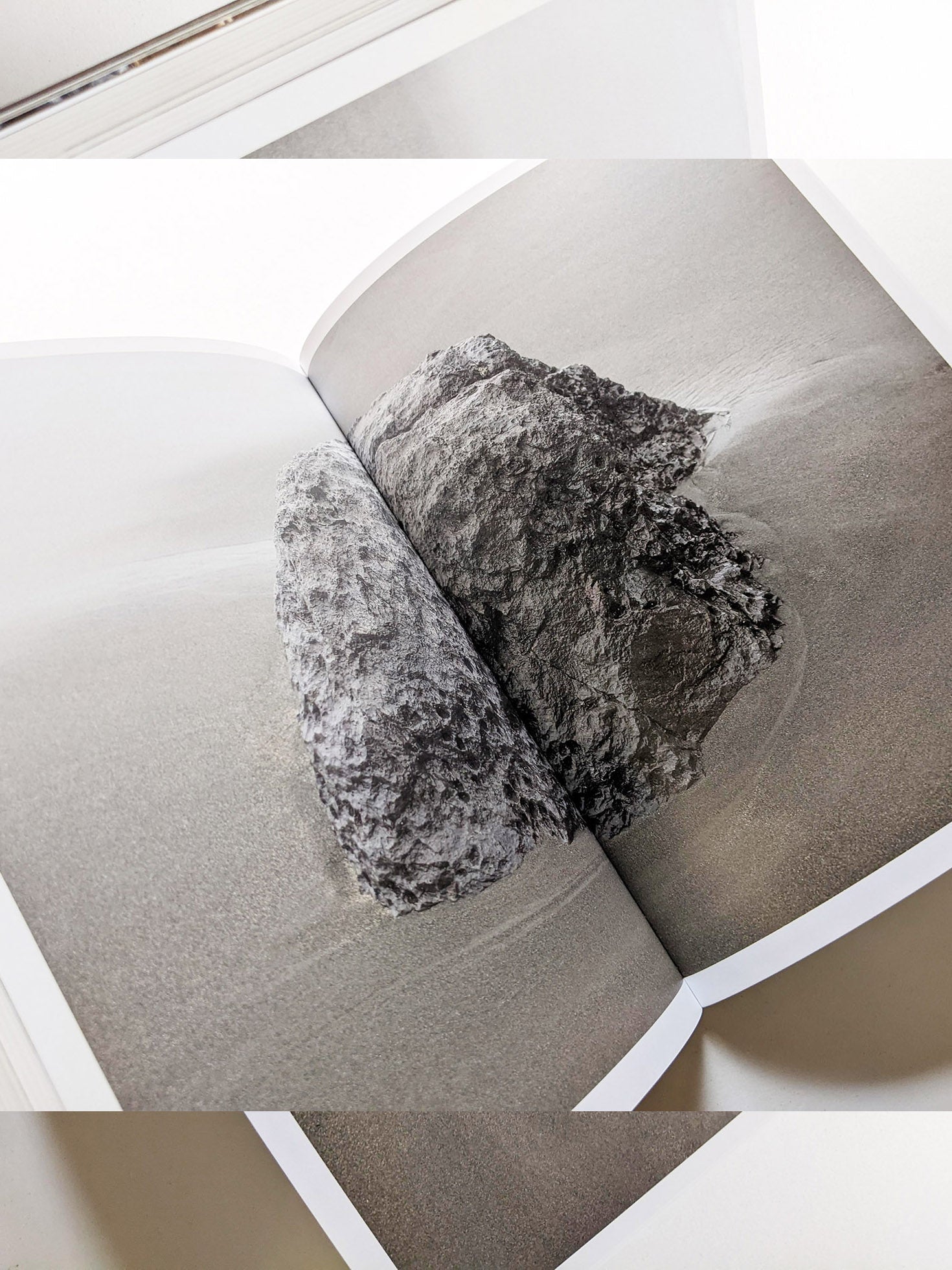 SOUND IS LIQUID / Wolfgang Tillmans