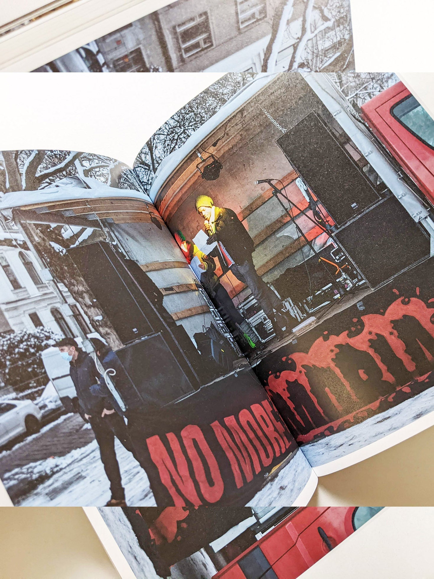 SOUND IS LIQUID / Wolfgang Tillmans