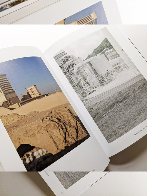 SOUND IS LIQUID / Wolfgang Tillmans