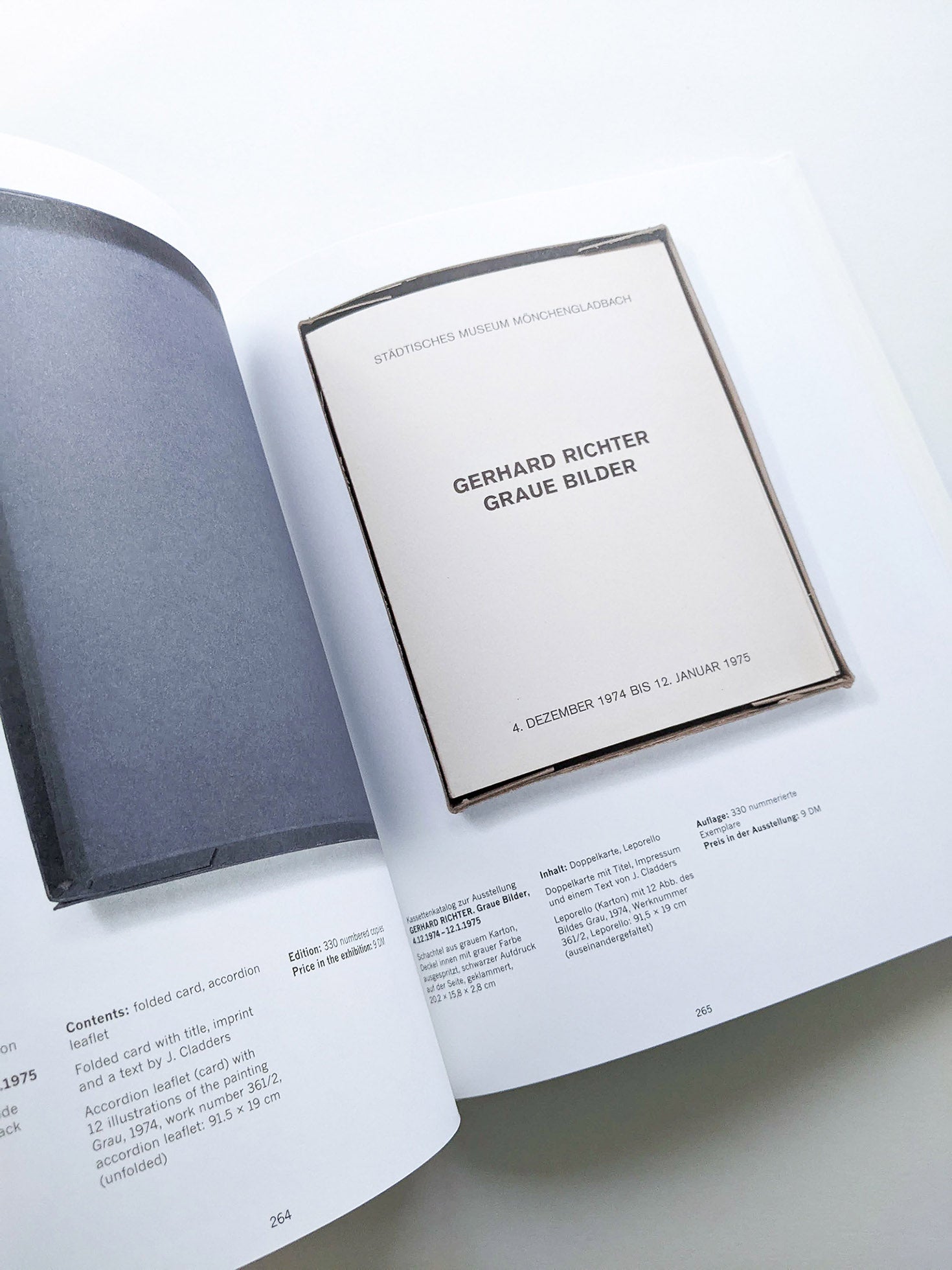 DIE KASSETTENKATALOGE DES STÄDTISCHEN MUSEUMS MÖNCHENGLADBACH