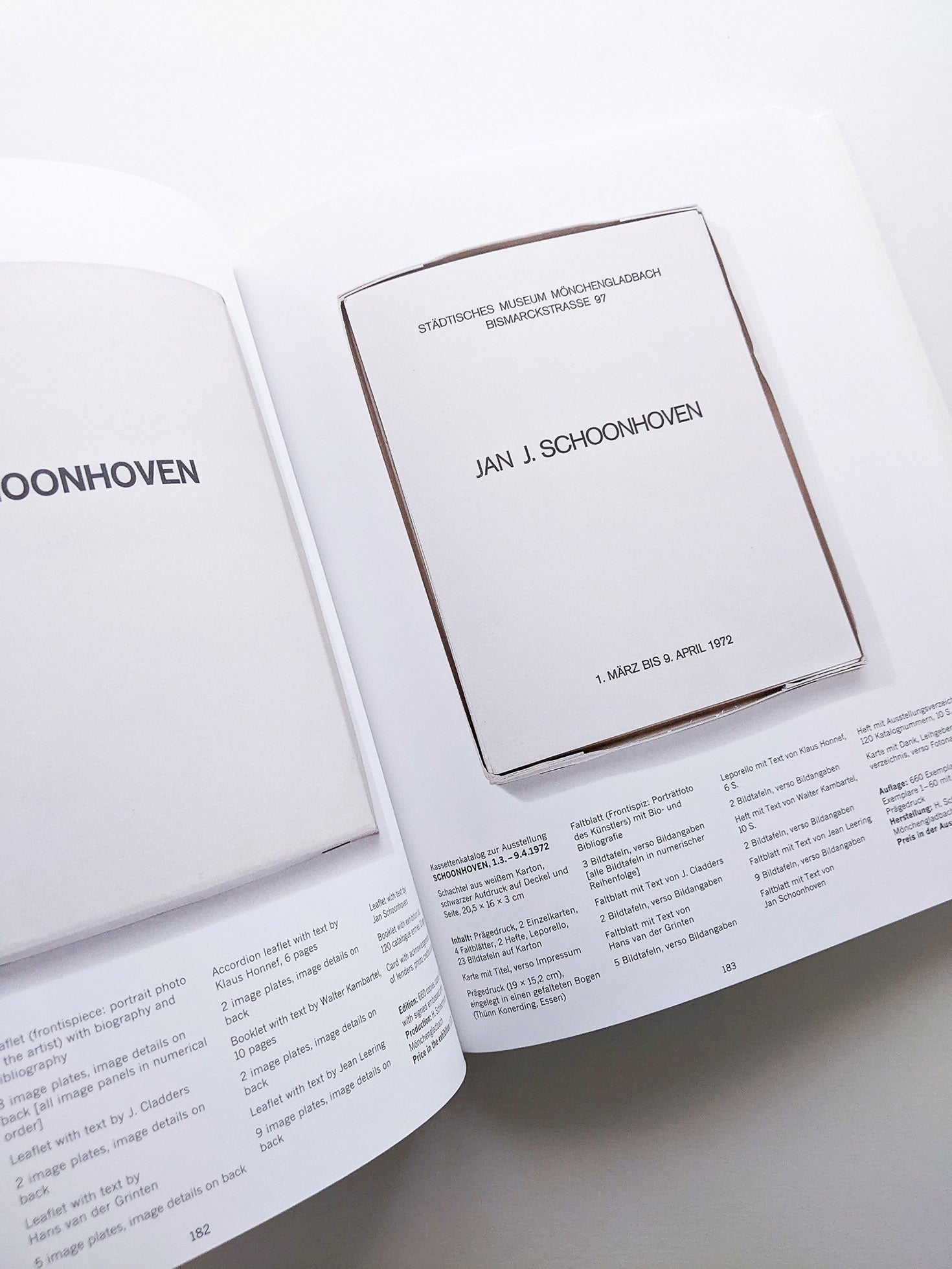 DIE KASSETTENKATALOGE DES STÄDTISCHEN MUSEUMS MÖNCHENGLADBACH