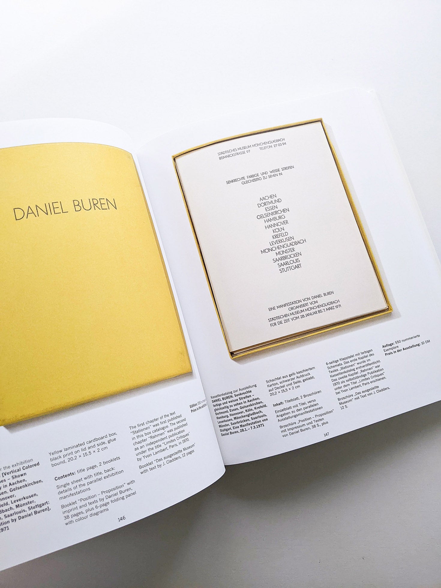 DIE KASSETTENKATALOGE DES STÄDTISCHEN MUSEUMS MÖNCHENGLADBACH