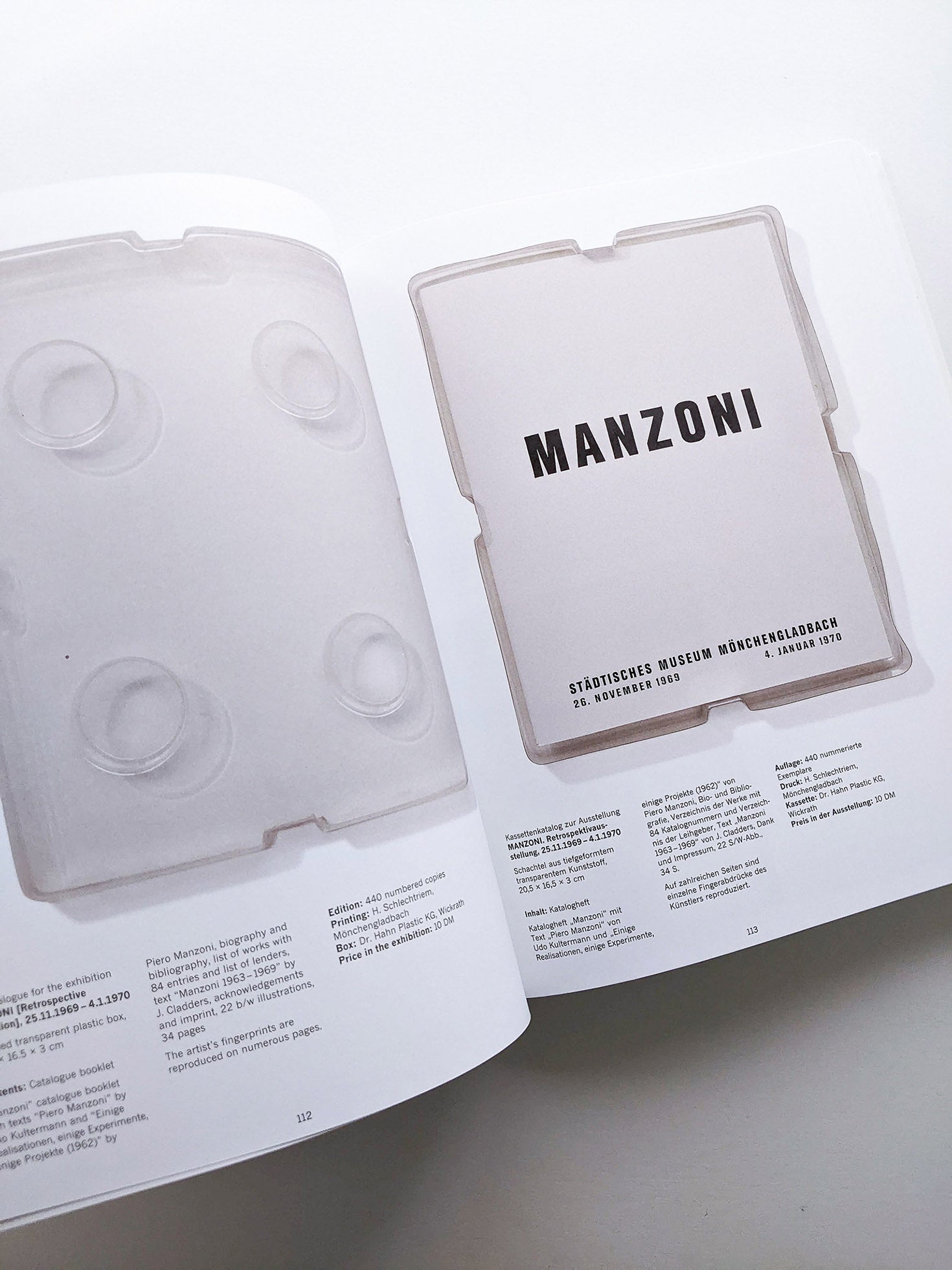 DIE KASSETTENKATALOGE DES STÄDTISCHEN MUSEUMS MÖNCHENGLADBACH