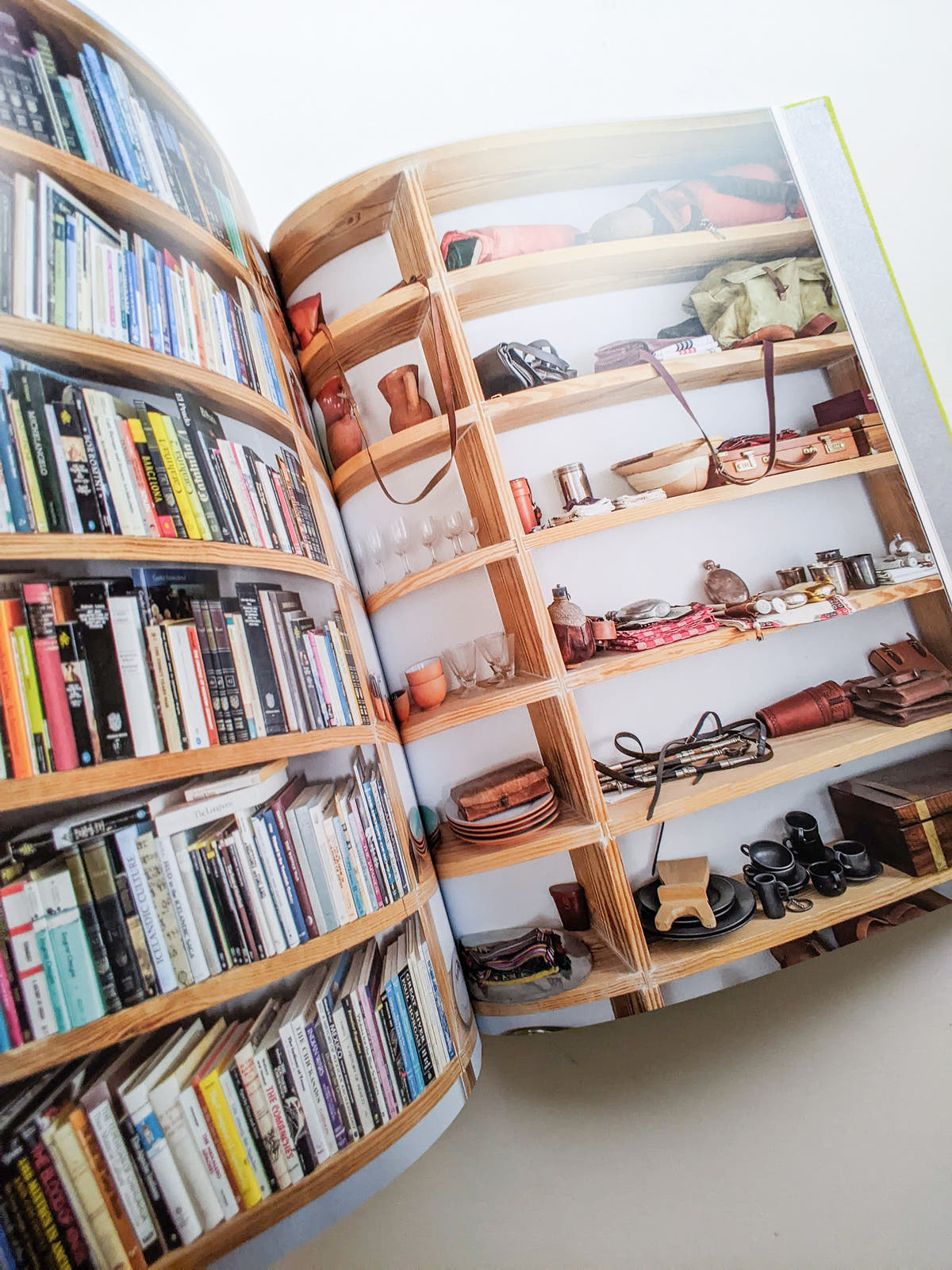 Donald Judd Spaces / Donald Judd