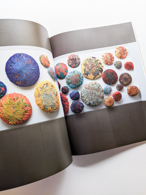 OFF GRID / Sheila Hicks