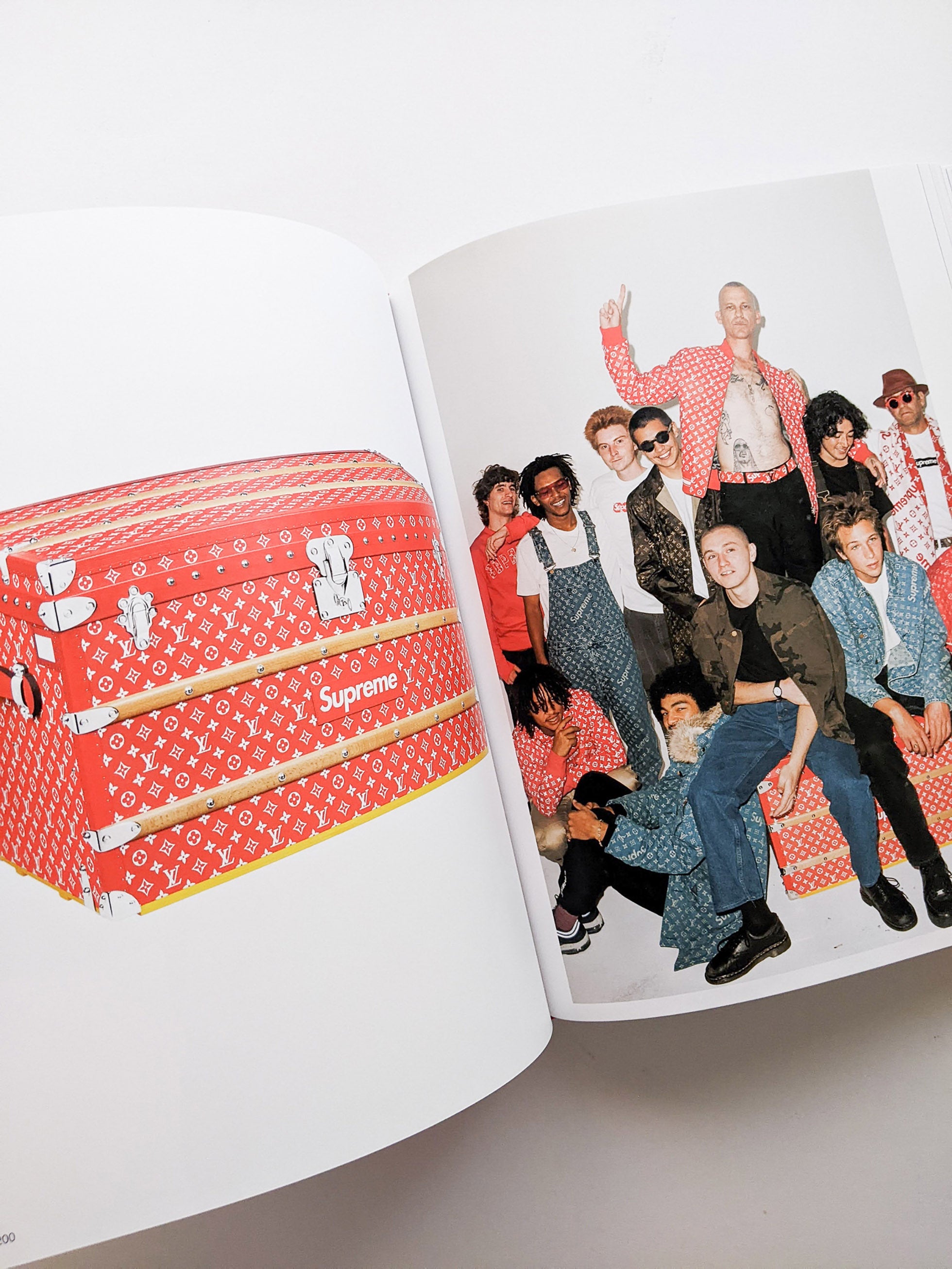 Supreme - 本屋青旗 Ao-Hata Bookstore