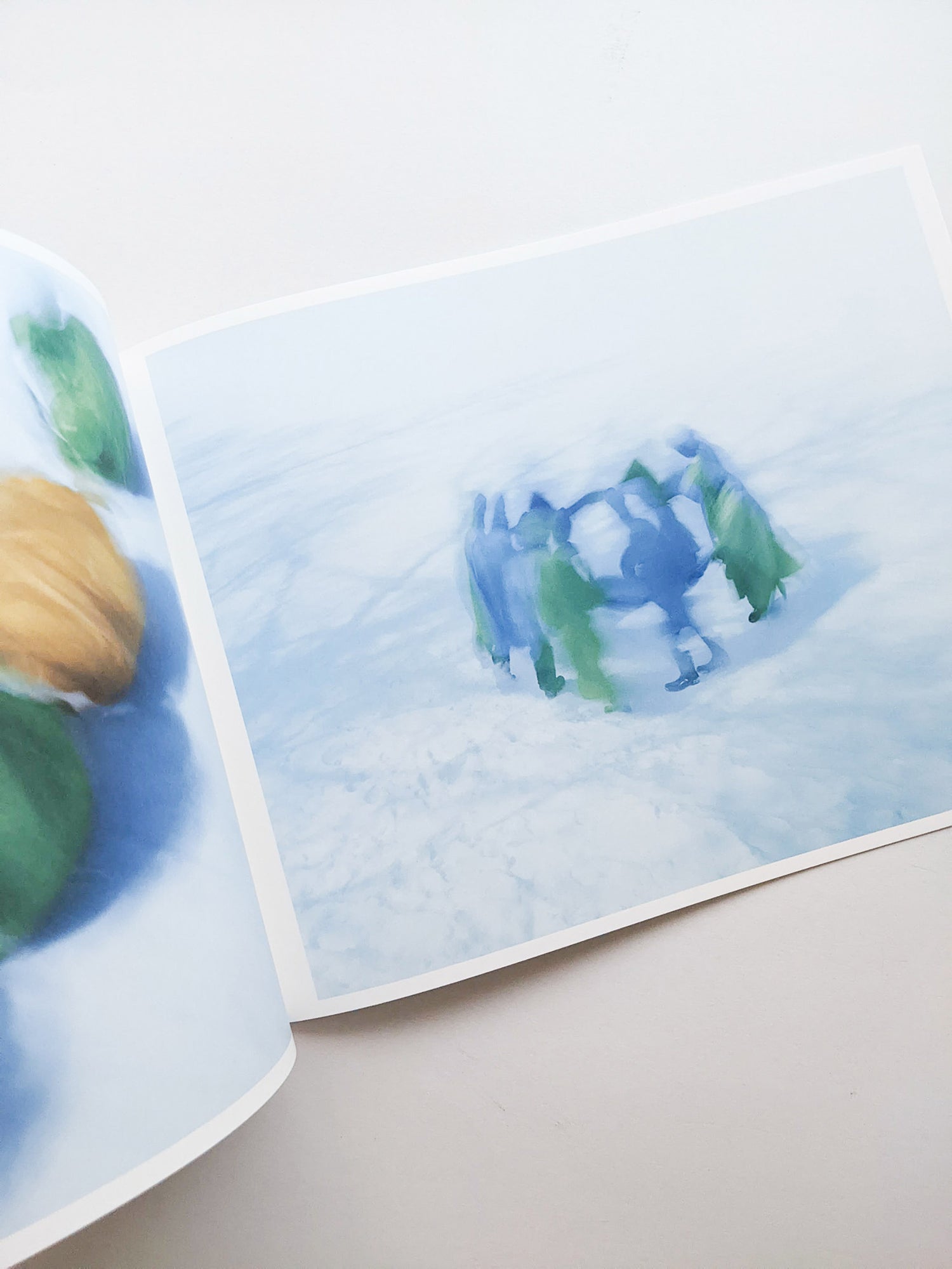 Assembly snow / Osamu Yokonami